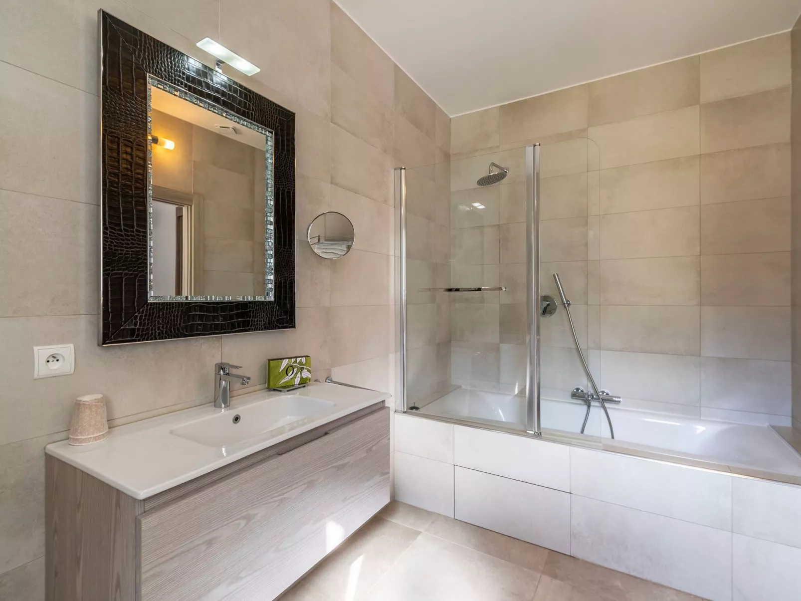 Villa 3 Schlafzimmer, privater Pool Garten und Parkplatz-Binnen