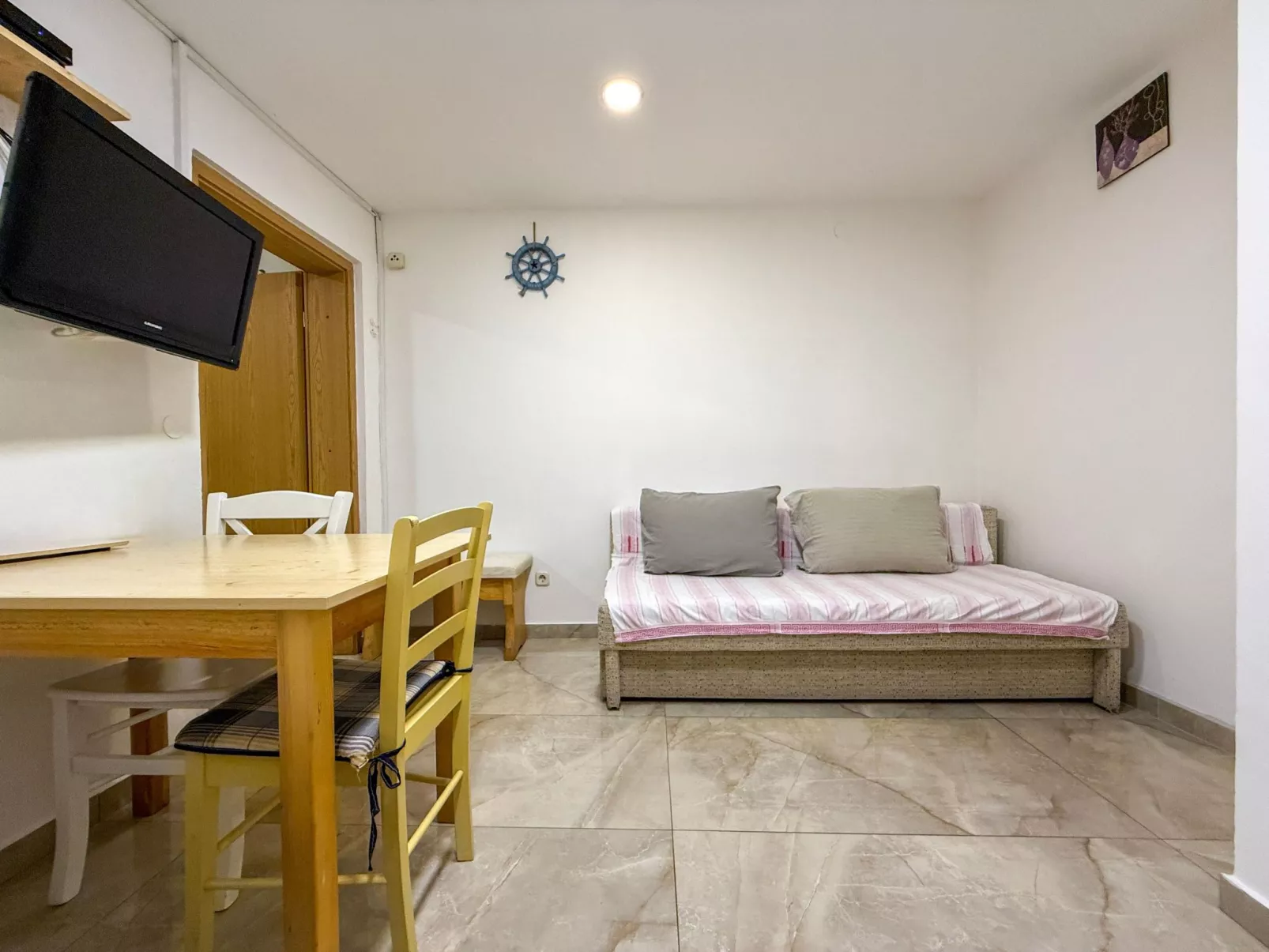 In Vodice mit Terrasse-Binnen