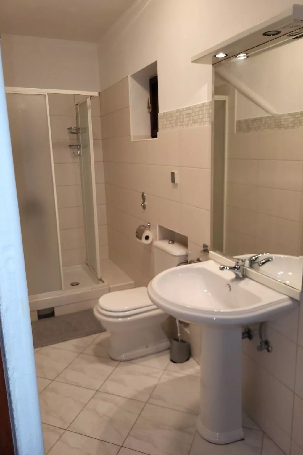 Schöne Wohnung mit Gemeinschaftspool,-Image-tags.info