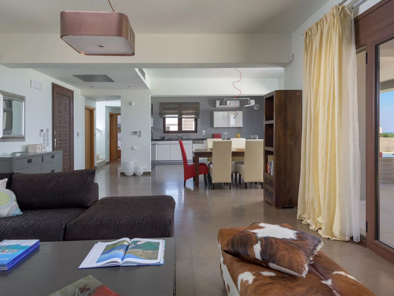 Wunderschöne Alav Pool Villa-Binnen