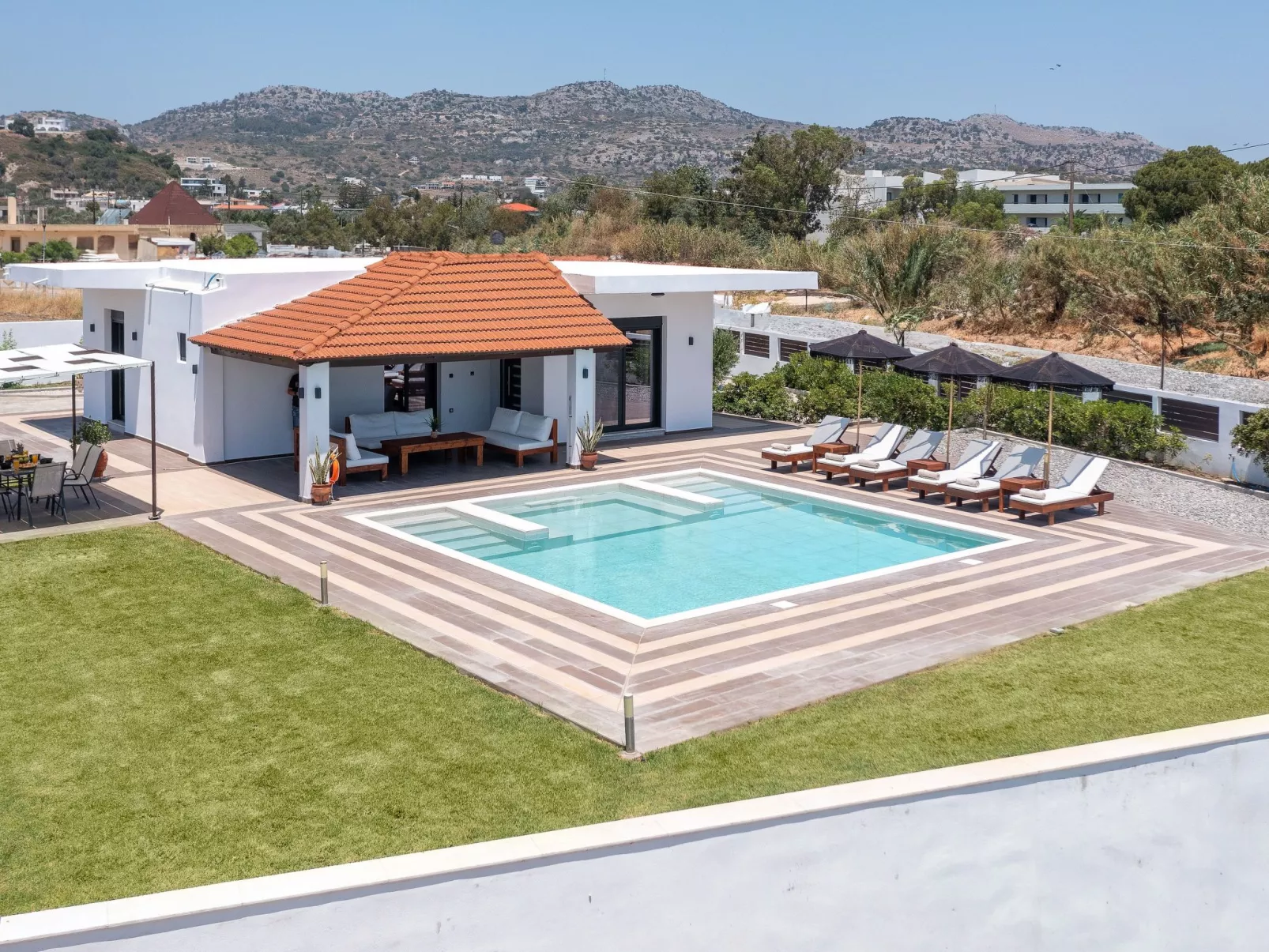 Elysianische Villa in der Nähe des Dorfes Afantou-Binnen