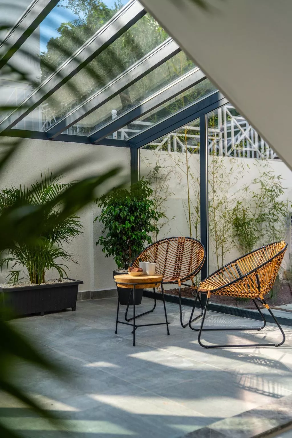 Designvilla mit Pool und spektakulärer Aussicht-Buiten