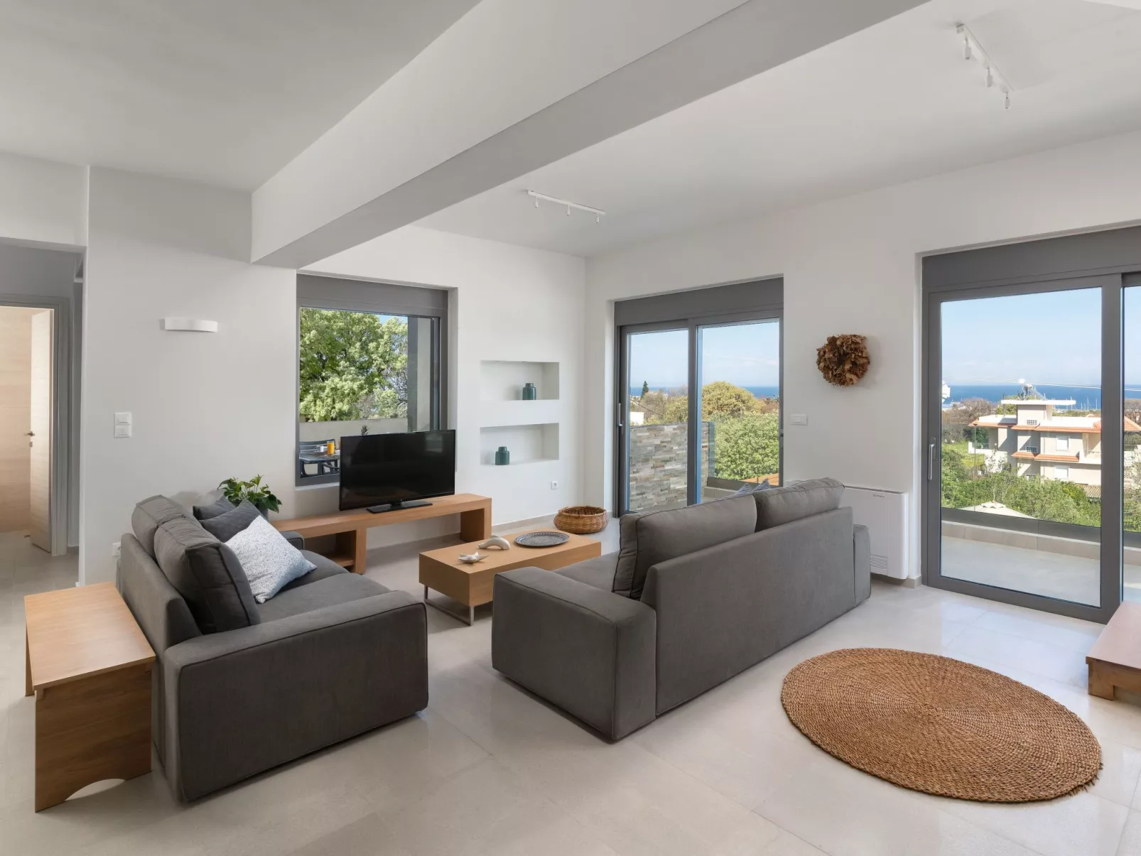 Schöne Pool-Villa Terpsis-Binnen