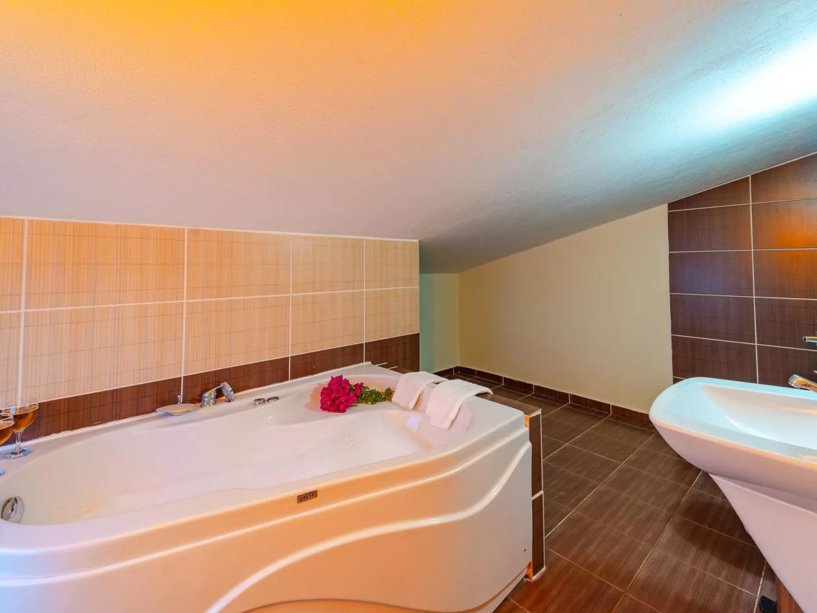 Villa aus Naturstein für 8 im Zentrum von Kalkan-Binnen