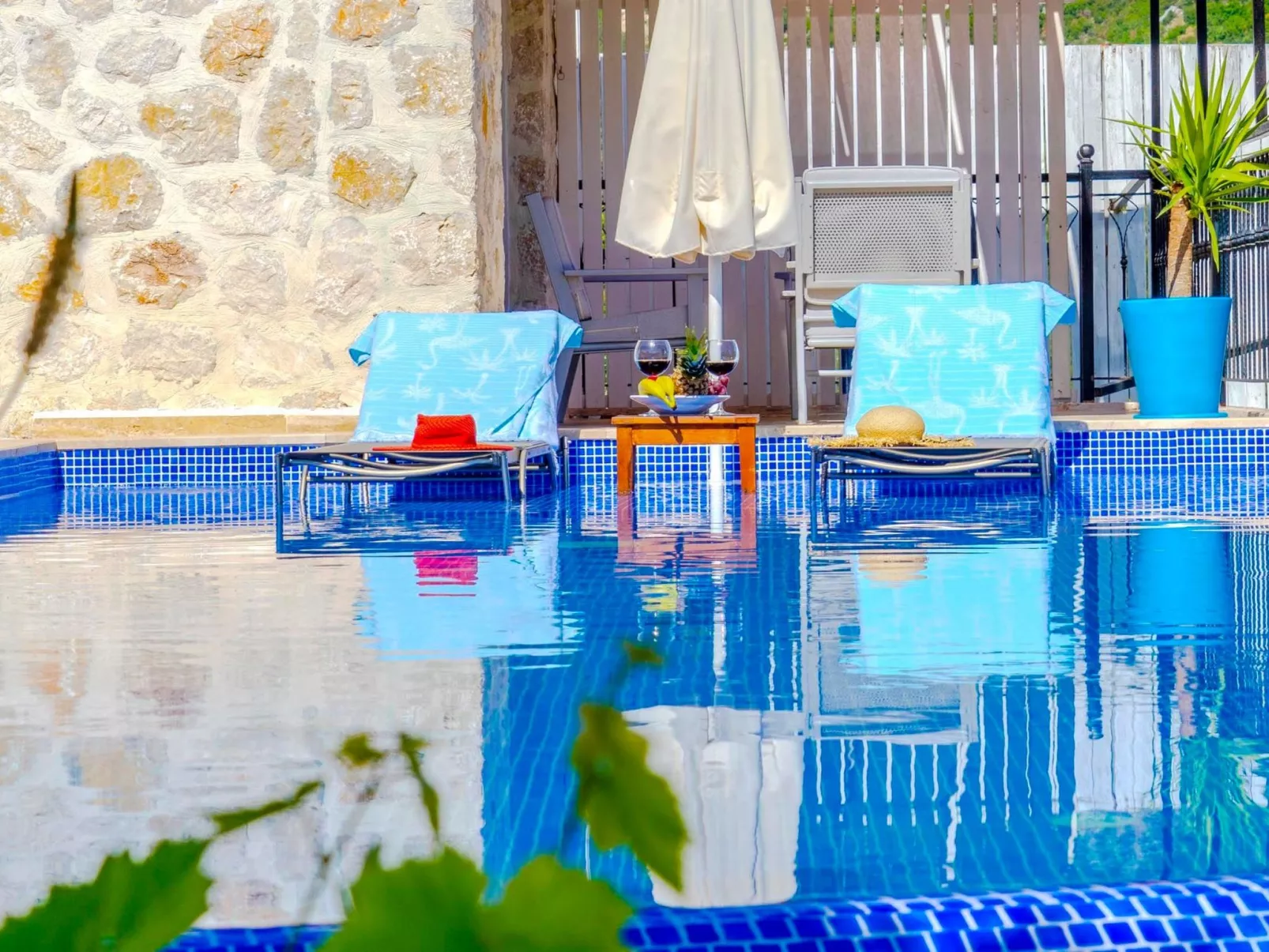 Rustikale Natursteinvilla mit Bergblick in Kalkan-Buiten