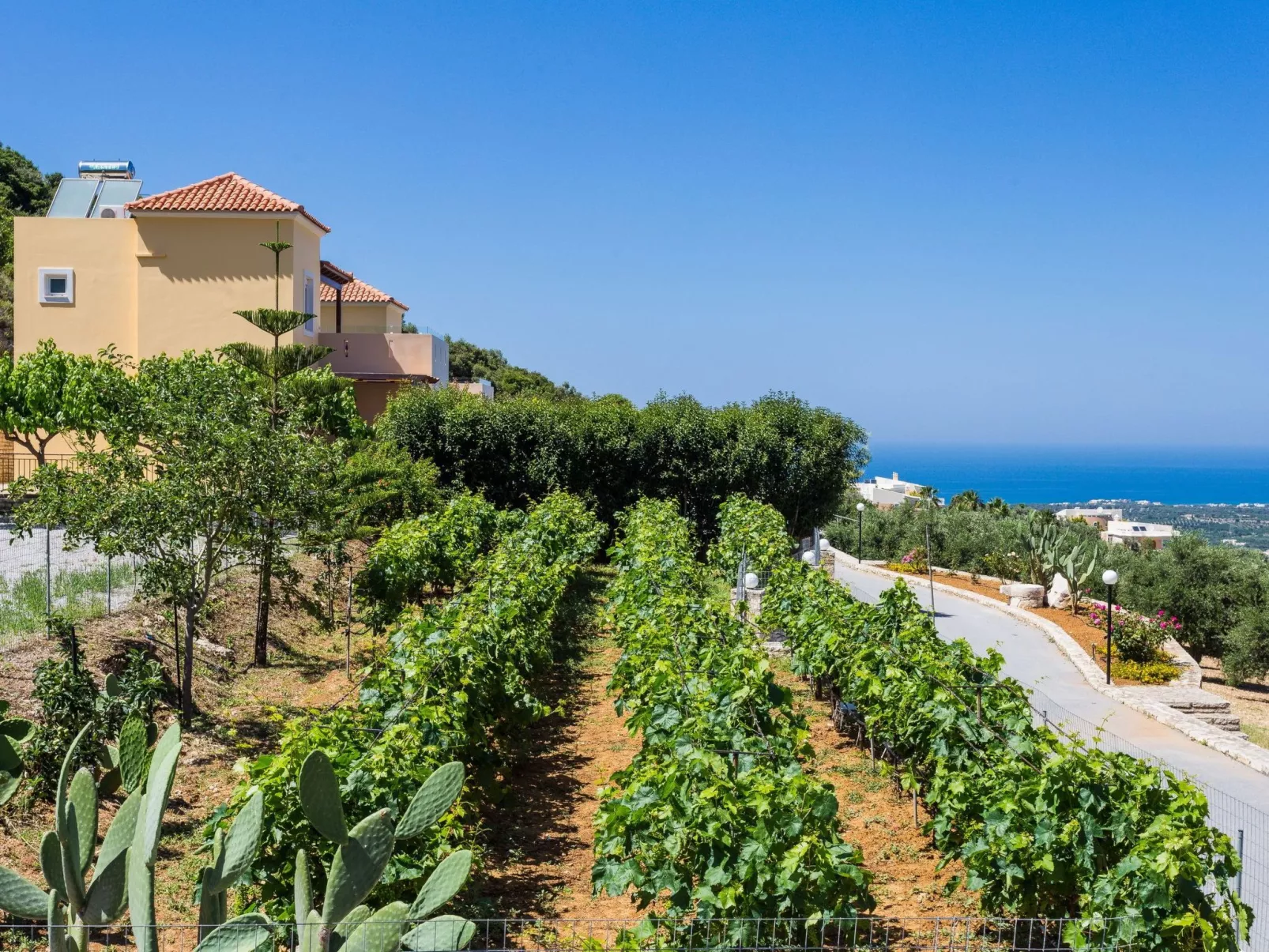 Ruhige Villa mit privatem Pool, BBQ und Kinderbereich-Buiten