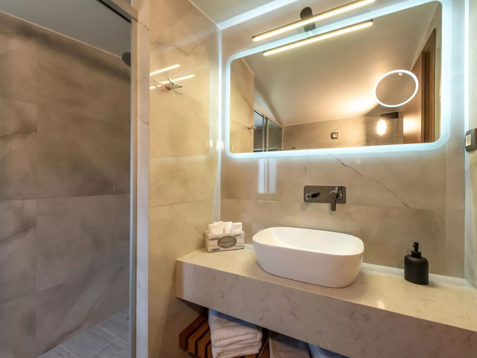 Villa Solis -100m zum Meer und ''Free'' Beheizter Pool-Image-tags.info