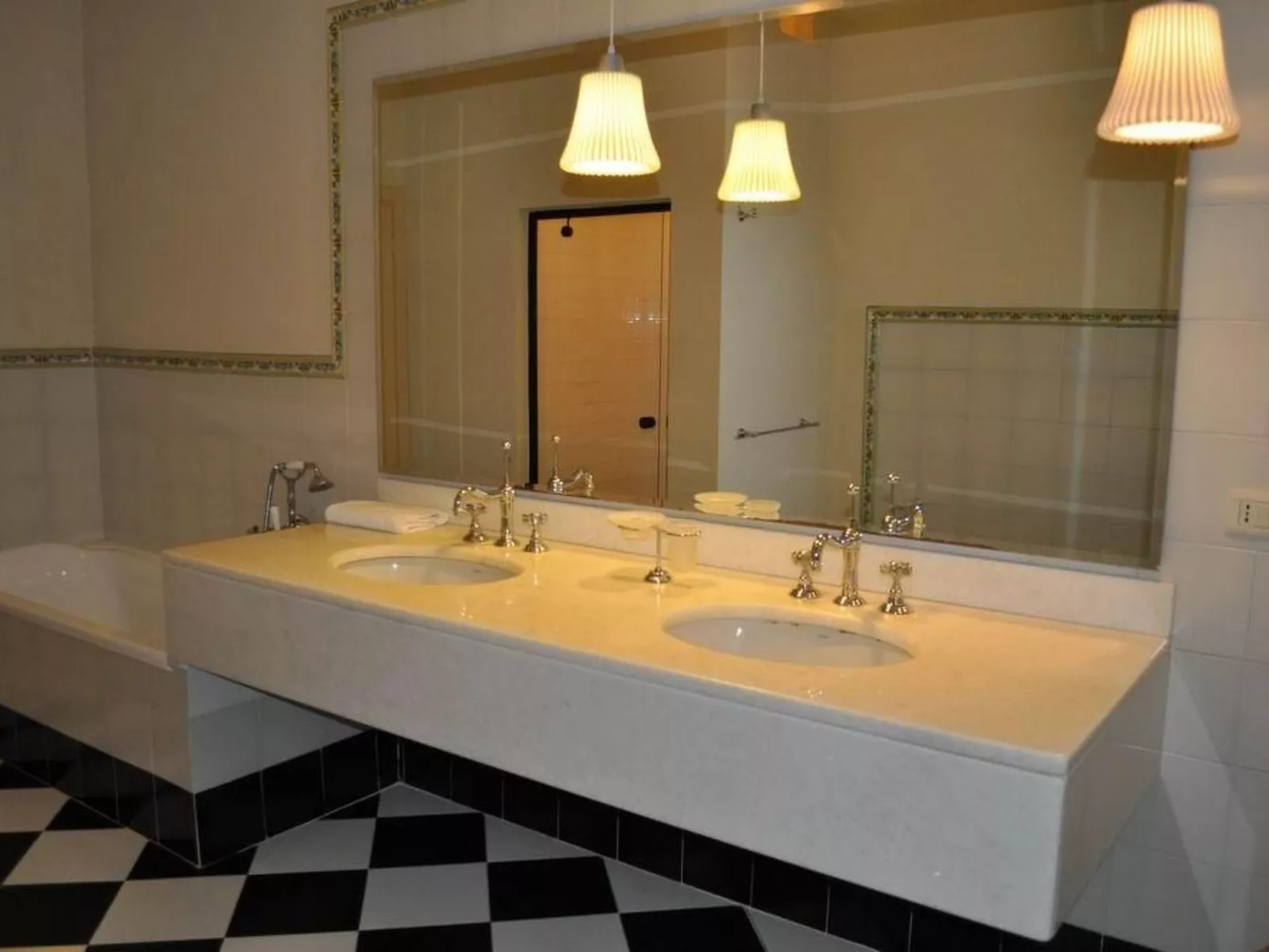 "Madonnino Quadri 8-Binnen