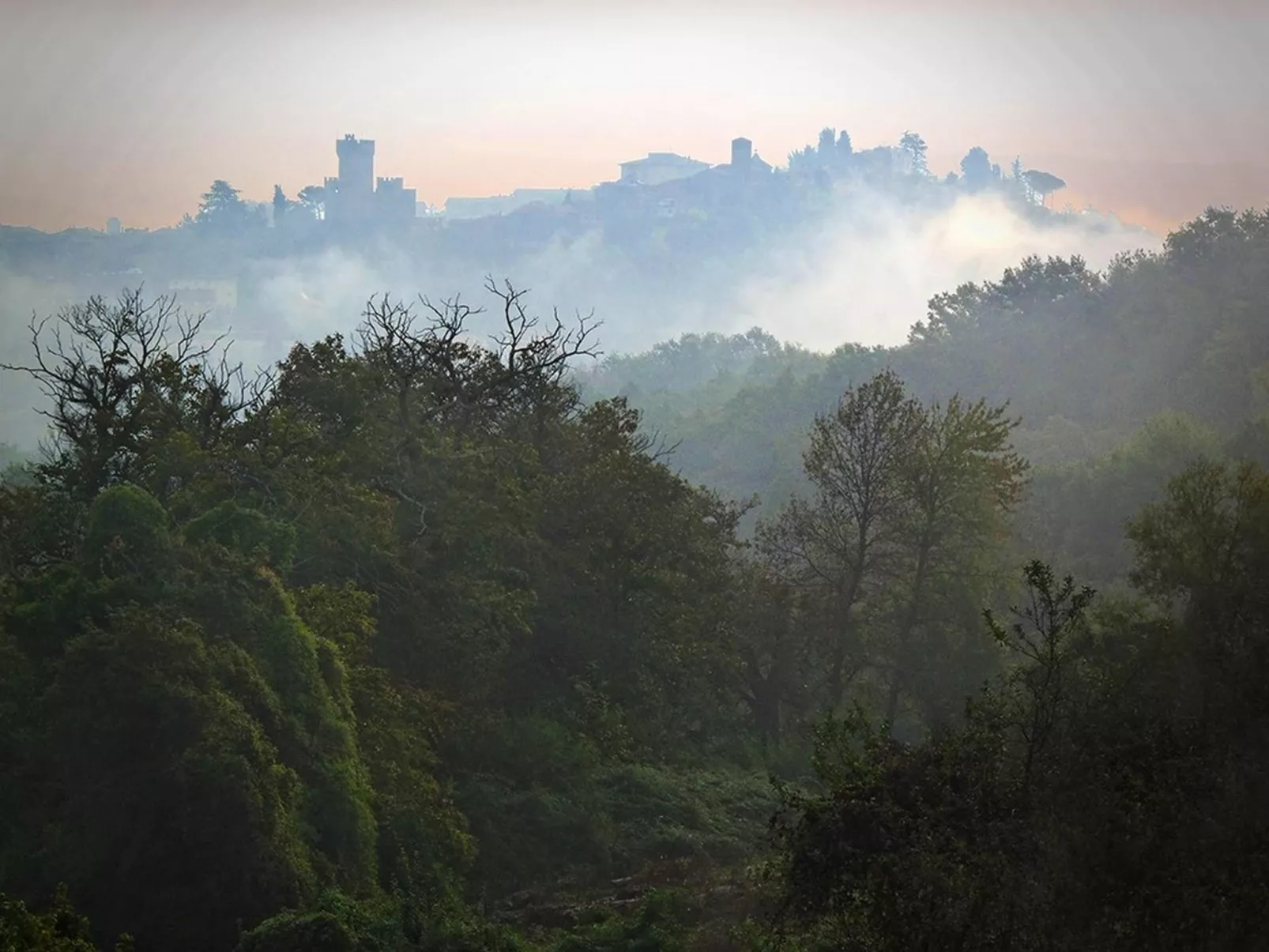Komfortable Unterkunft in einem Schloss, Schwimmbad-Buiten