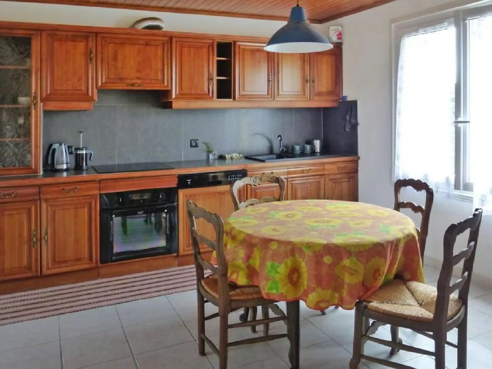 Tolles Ferienhaus in Esquibien mit Großem Garten-Binnen