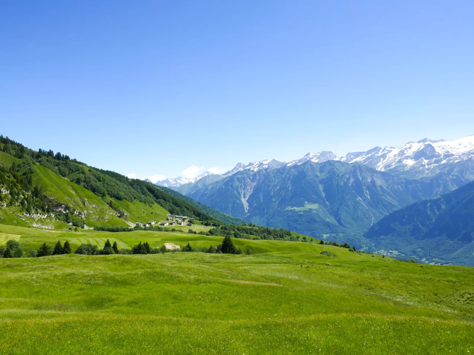 Top -Rustico mit Aussenwhirlpool beheizt und Sauna-Omgeving