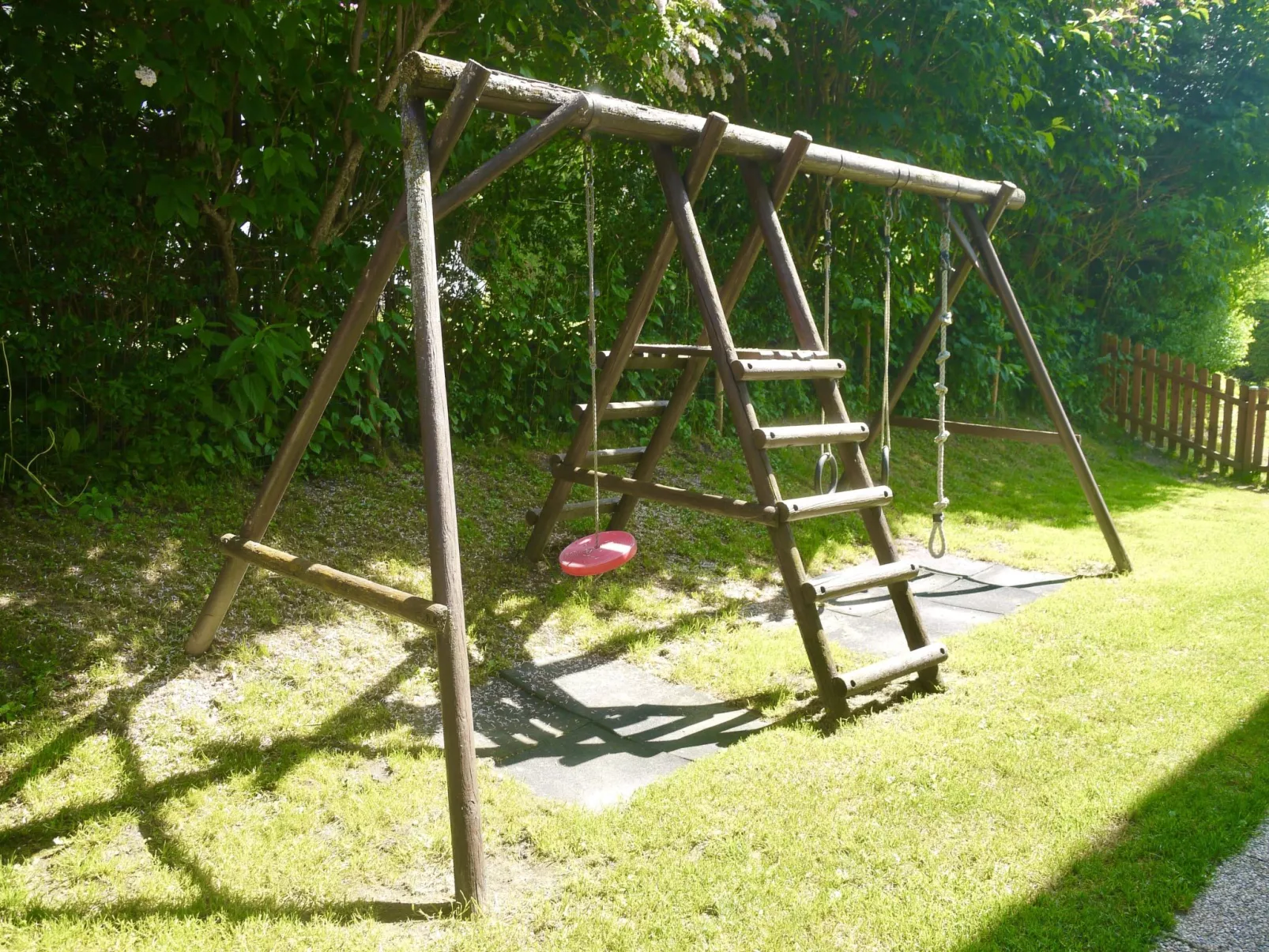 Wohl eingerichtete Wohnung mit eigenem Balkon-Buiten