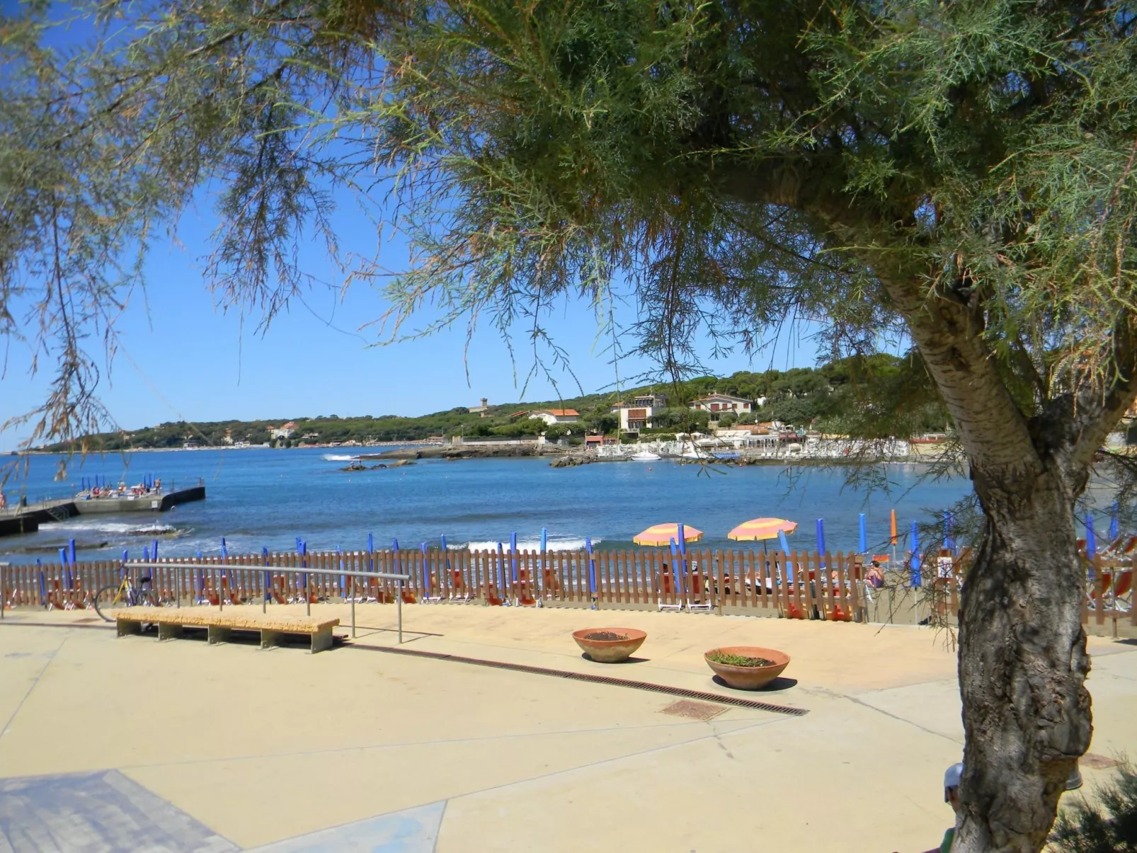 Wohnung mit Garten, Grill und Terrasse-Buiten