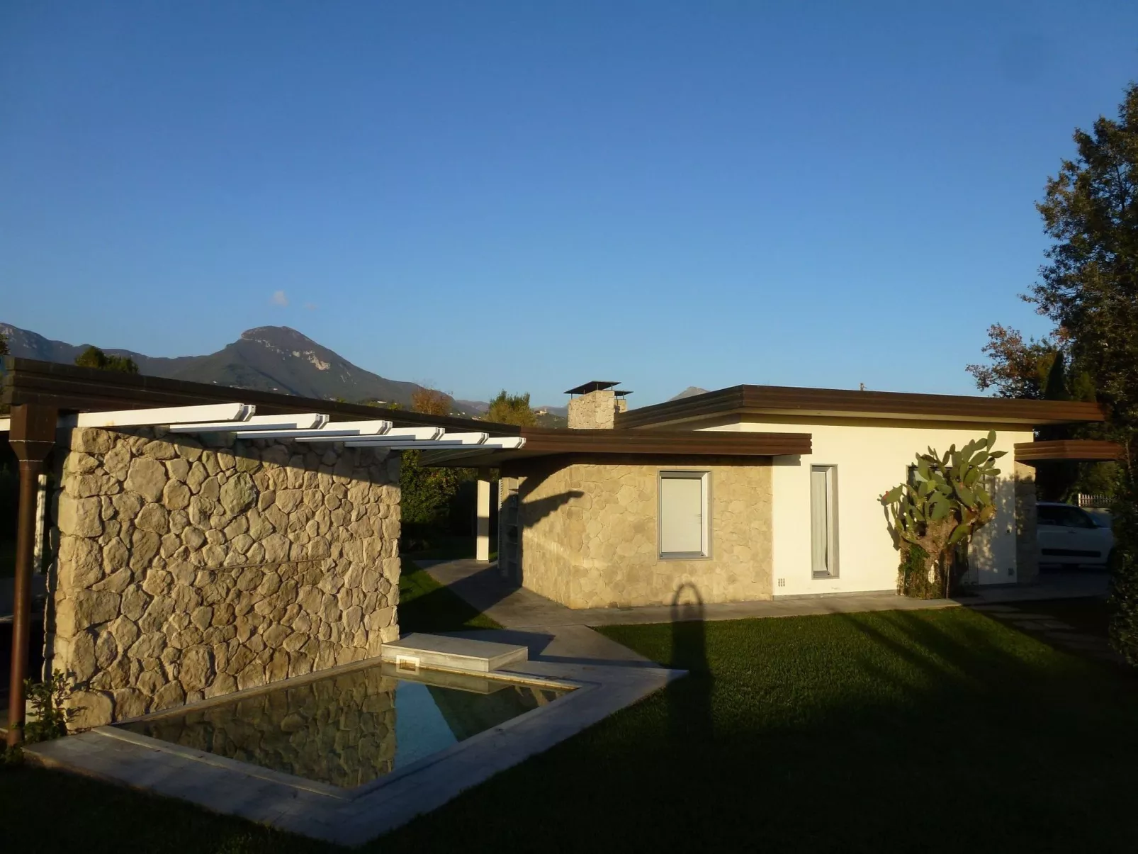 Mit Garten, Grill und Terrasse-Buiten