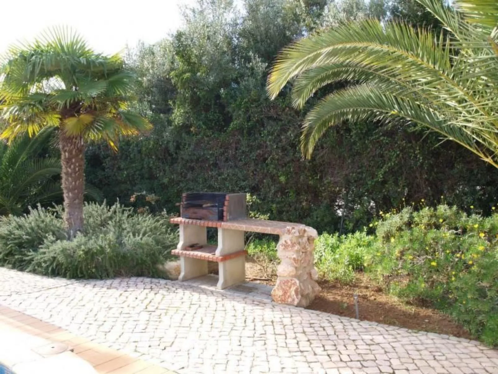 Mit Terrasse und Gemeinschaftspool-Buiten