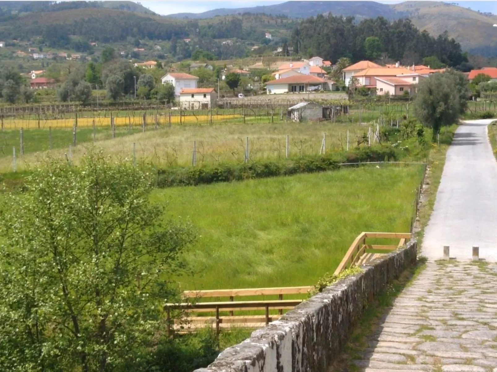 "Großmutters Häuschen" mit überdachter Terrasse-Buiten