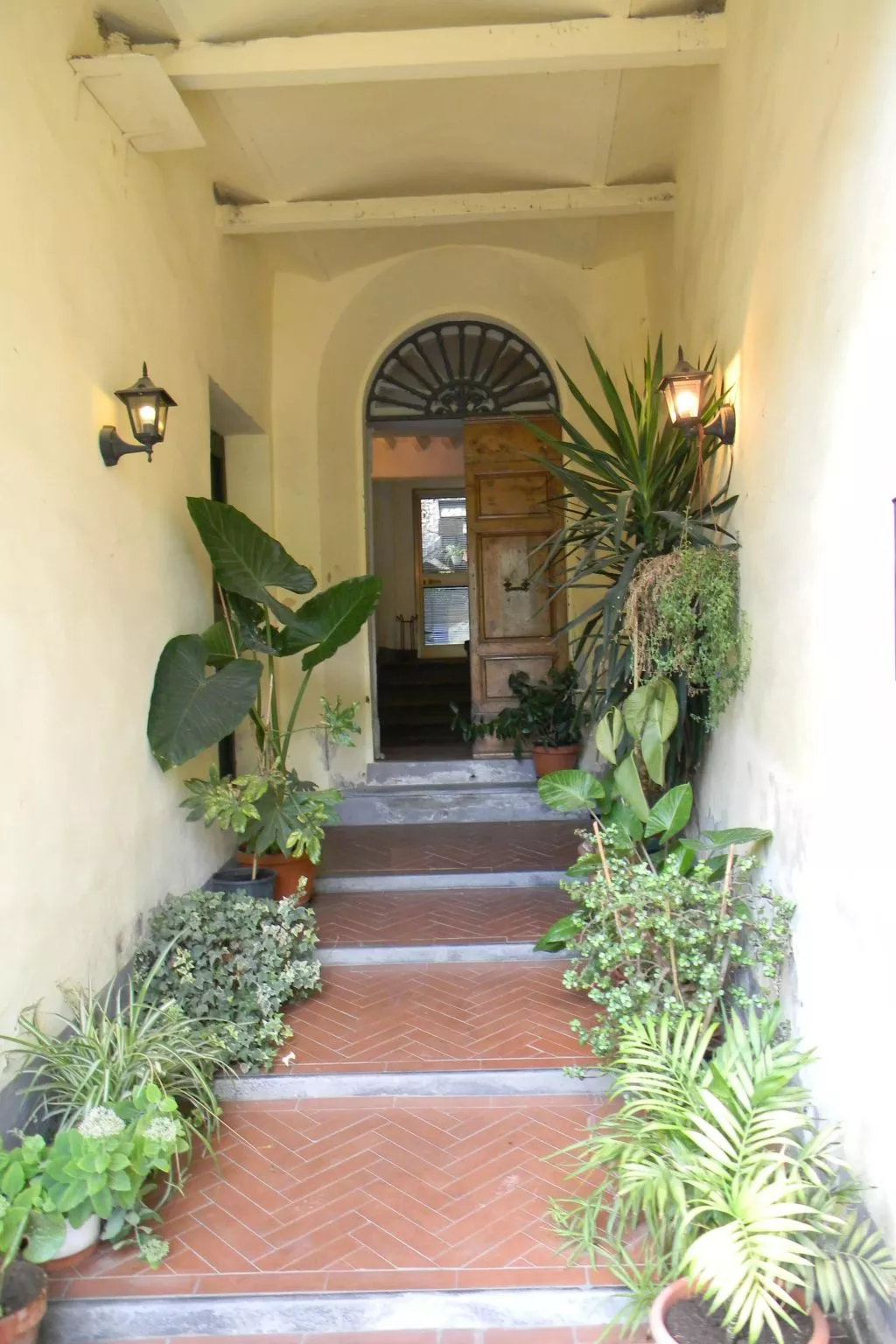 Haus mit Terrasse-Buiten