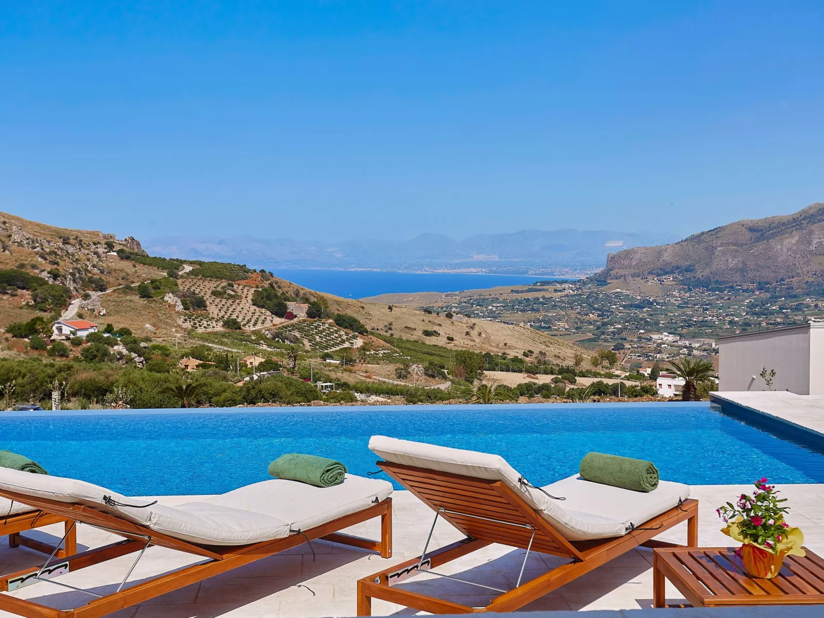 'Villa Muntaja' mit privatem Pool-Binnen