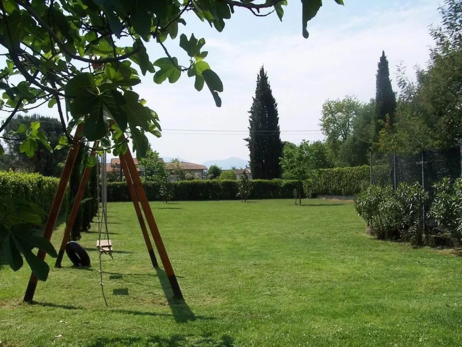 Unterkunft in einer Villa, Schwimmbad und großer Garten-Image-tags.info