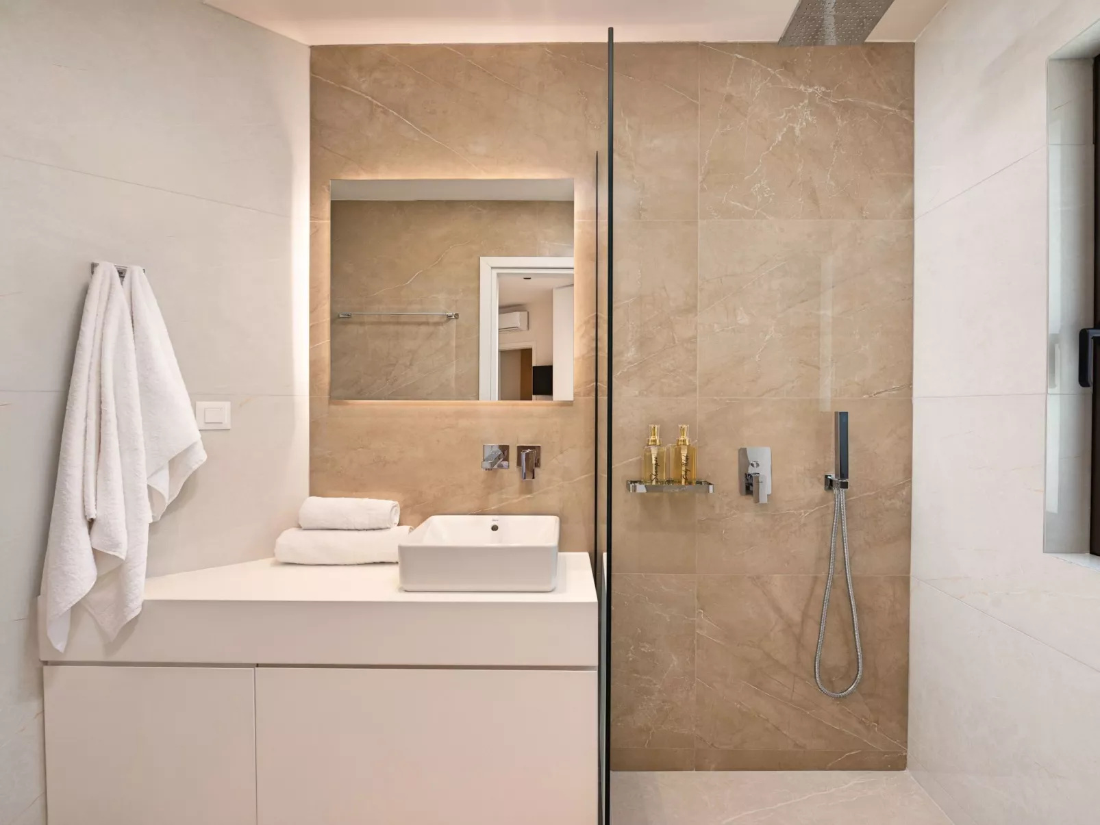 Celestial Villa Privater Pool und Jacuzzi-Image-tags.info