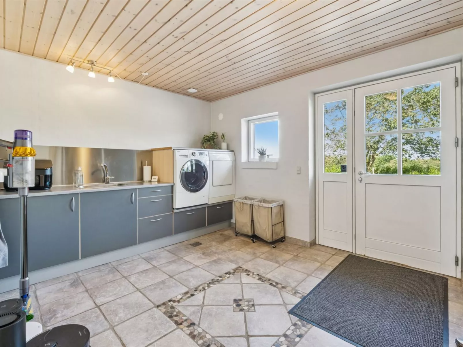 "Fridhild" - 150m to the fjord-Binnen