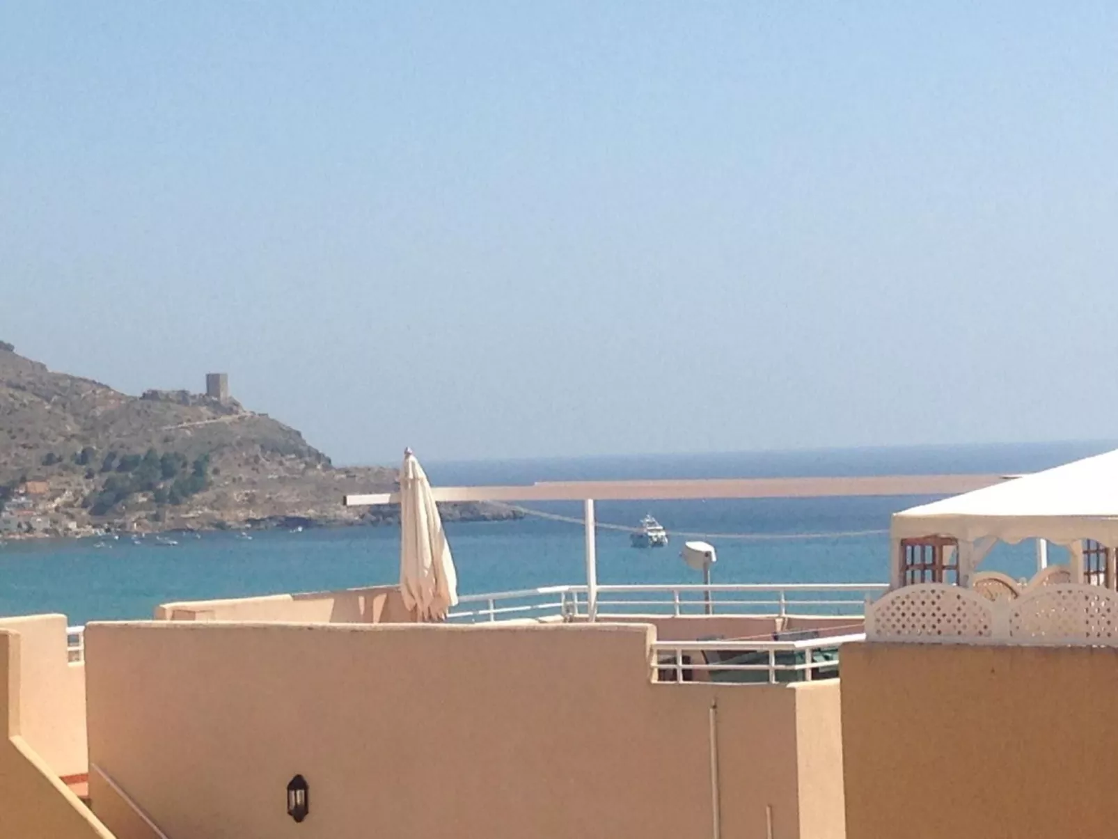 Wohnung mit Dachterrasse-Buiten