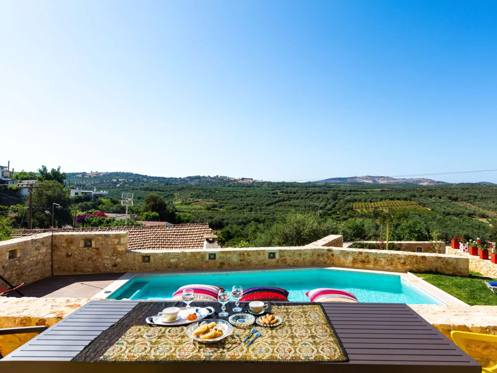 Freistehendes Ferienhaus mit großem Pool-Buiten