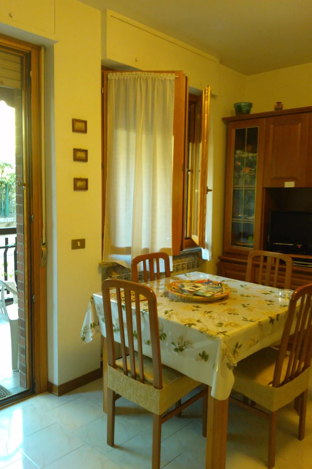 NICE LITTLE FLAT IN THE  GREENERY  IN PERUGIA-Binnen