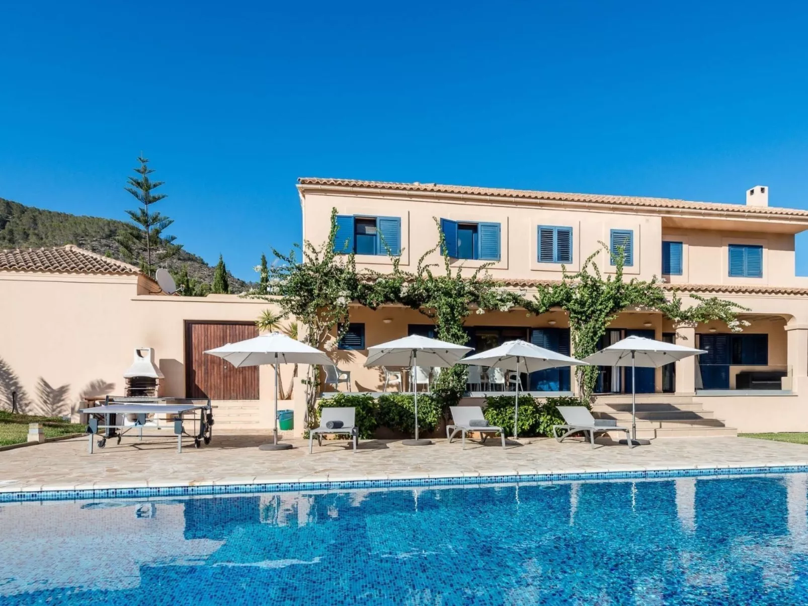 Villa in der Nähe des Zentrums und des Meeres-Buiten