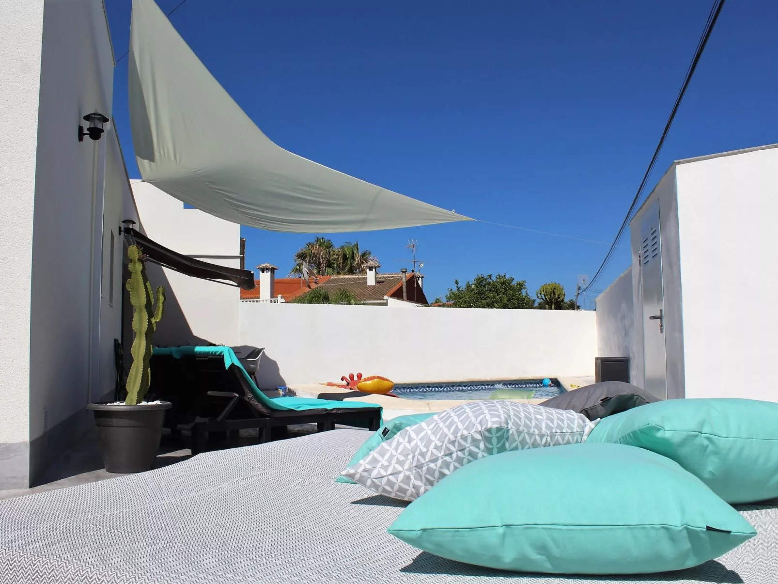 "Arenas house" mit Pool-Buiten