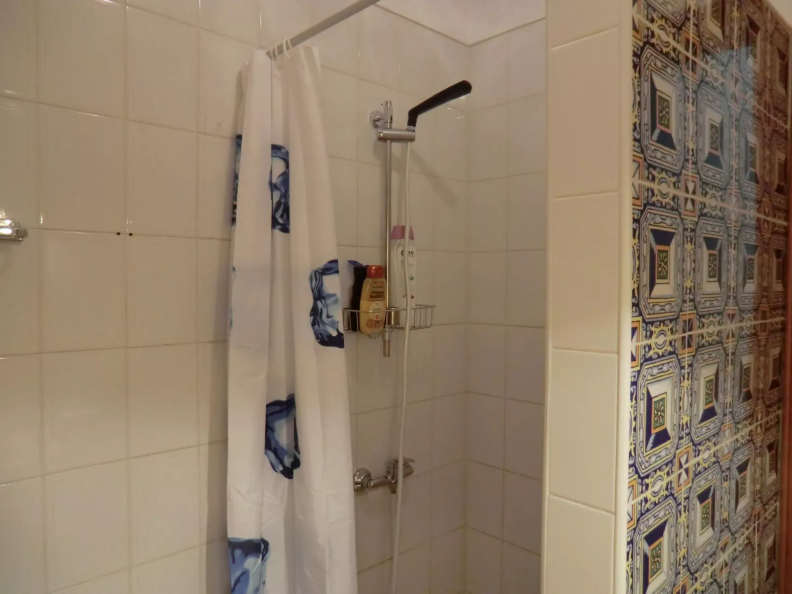 Ruhige Ferienwohnung mit Pool und Meerblick-Binnen