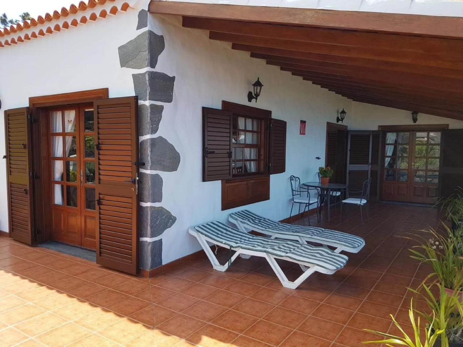 "Las Viñas" mit Wasserblick-Buiten