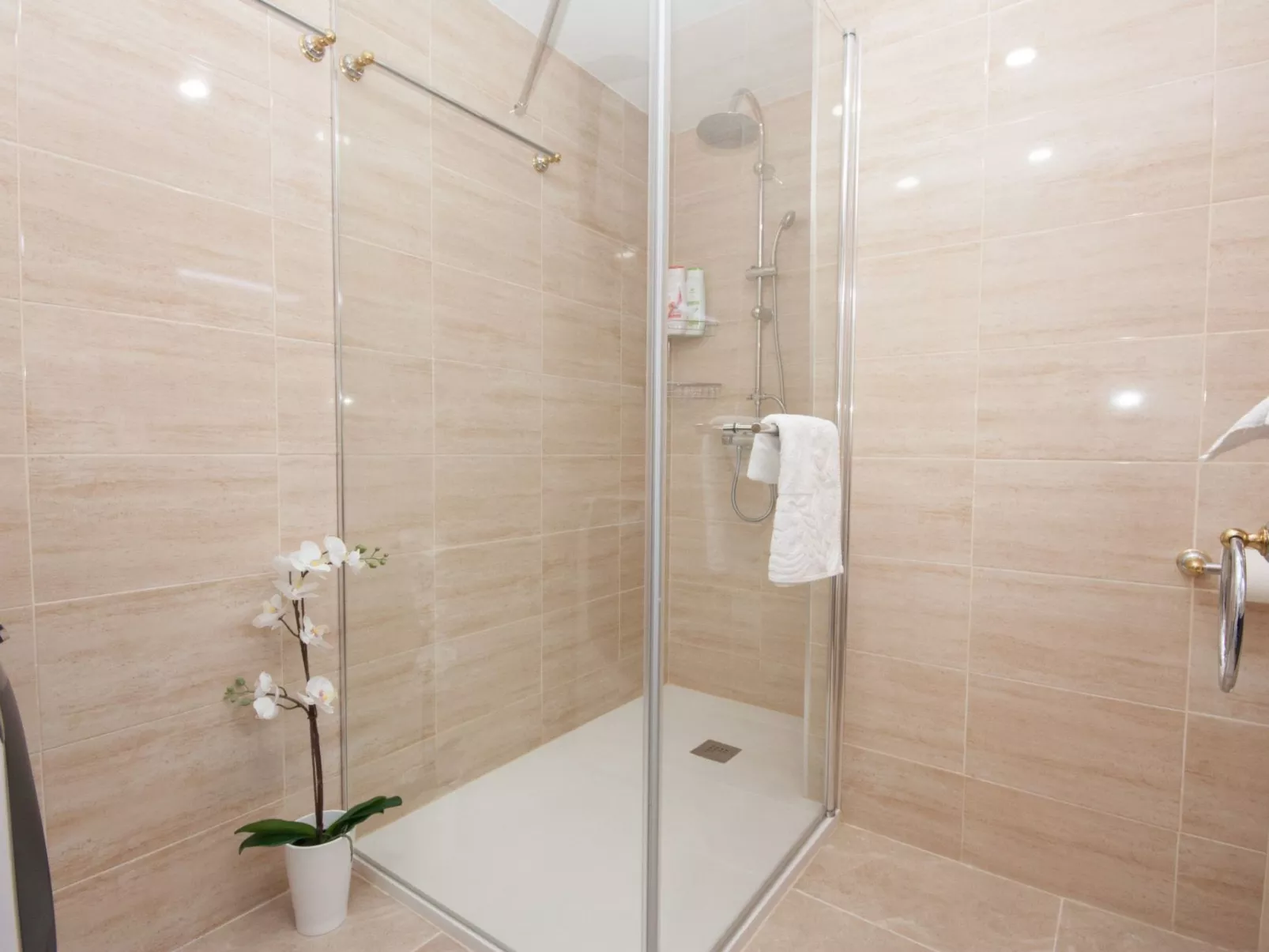 Aufwachen mit herrlichem Meerblick aus dieser schicken Wohnung-Binnen