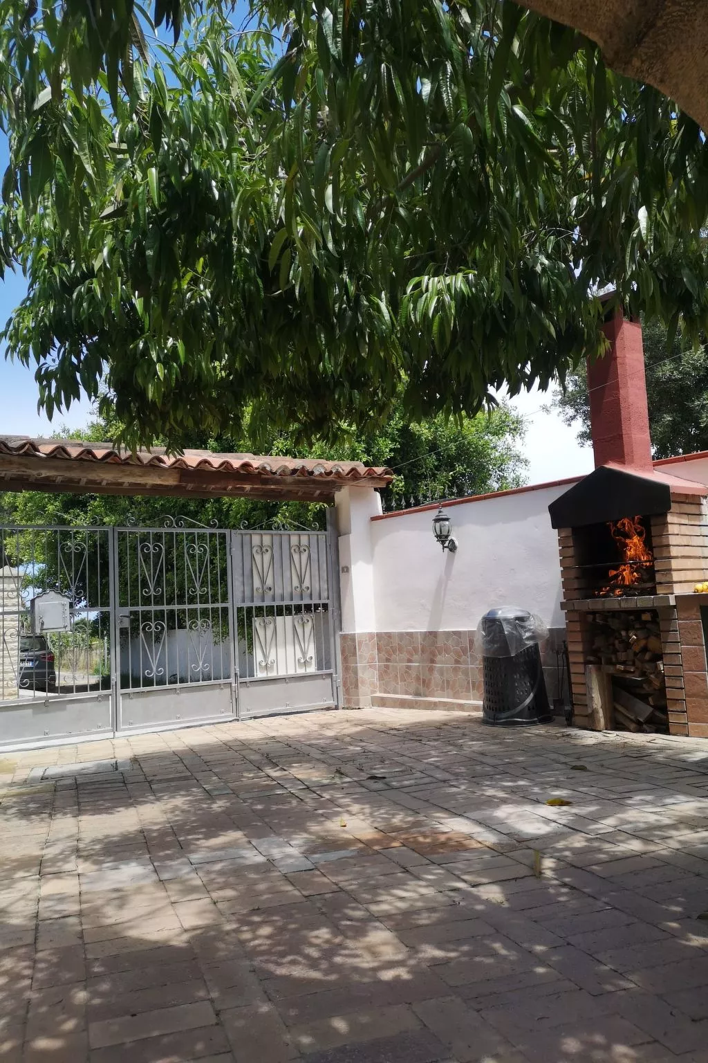 'Apartment' mit Grill-Buiten