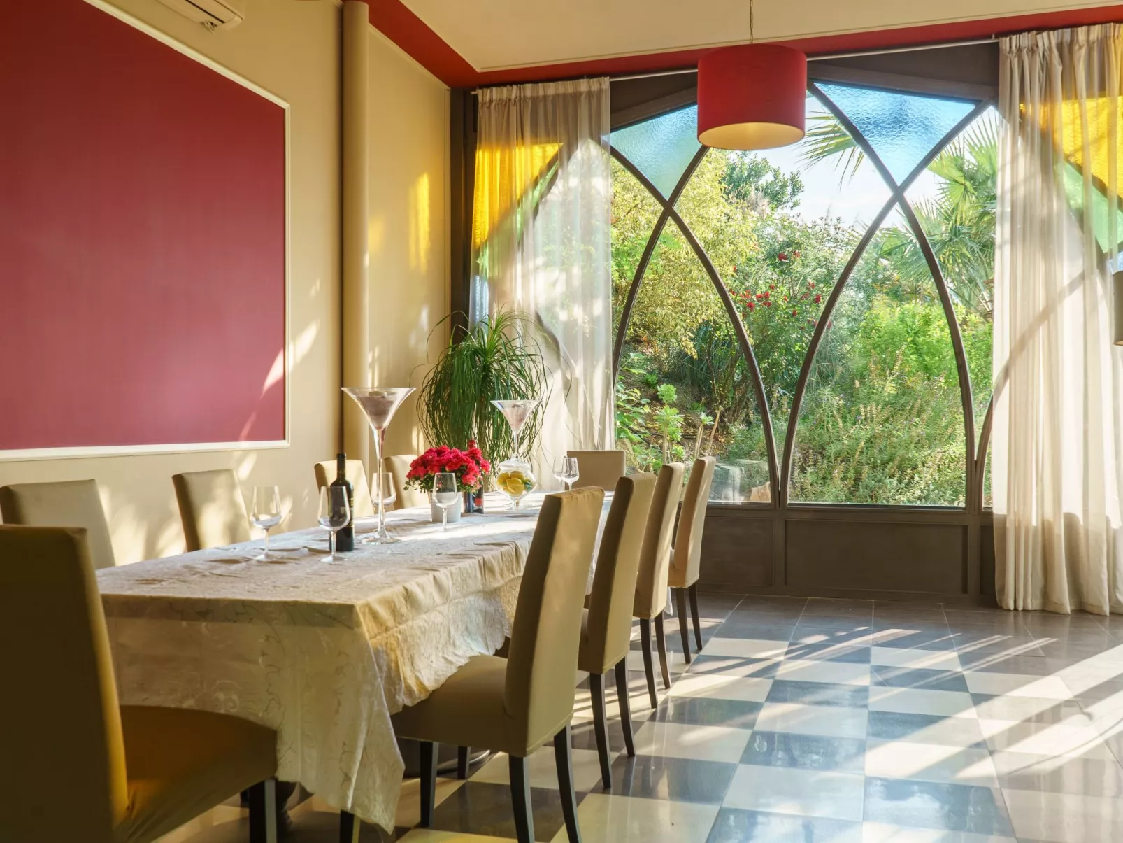 Geräumiges Ferienhaus mit Pool-Binnen