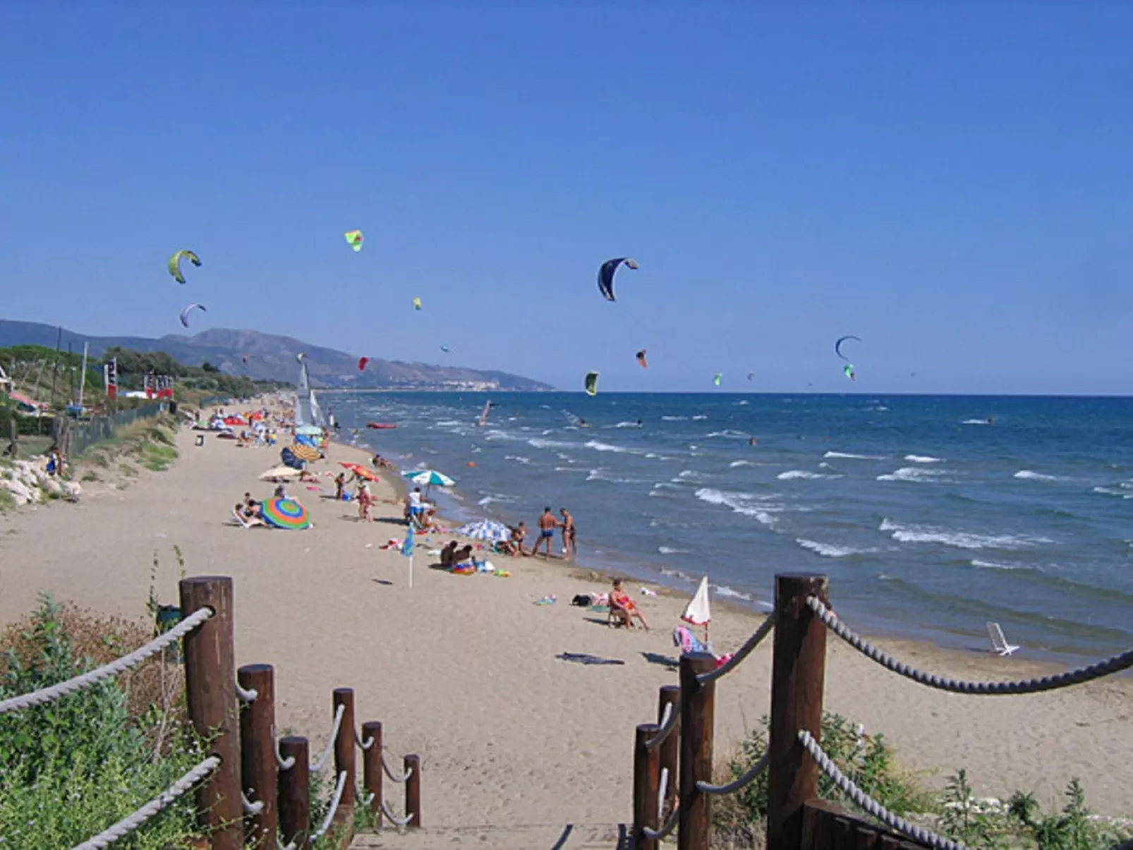 Charmantes Haus in Fondi mit überdachter Veranda-Buiten
