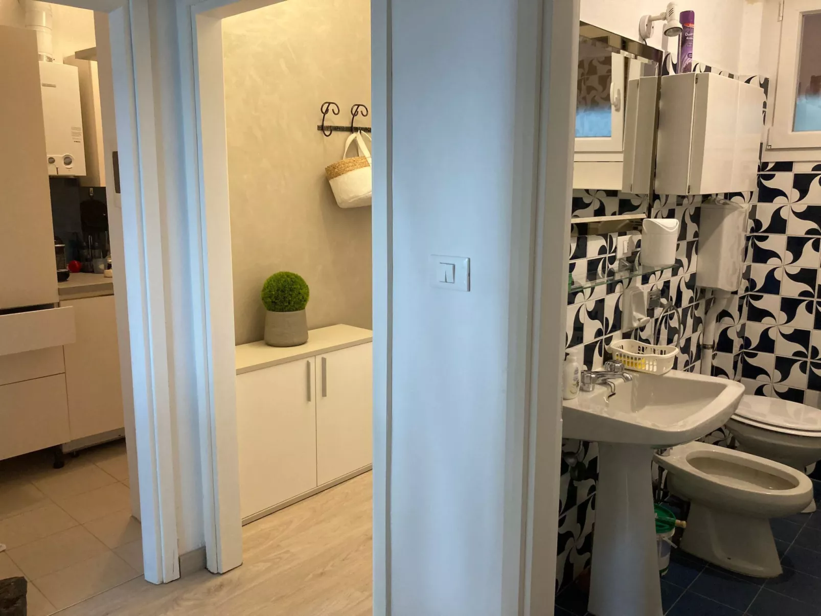 Seaside Heritage Retreat by Holiday World-Binnen