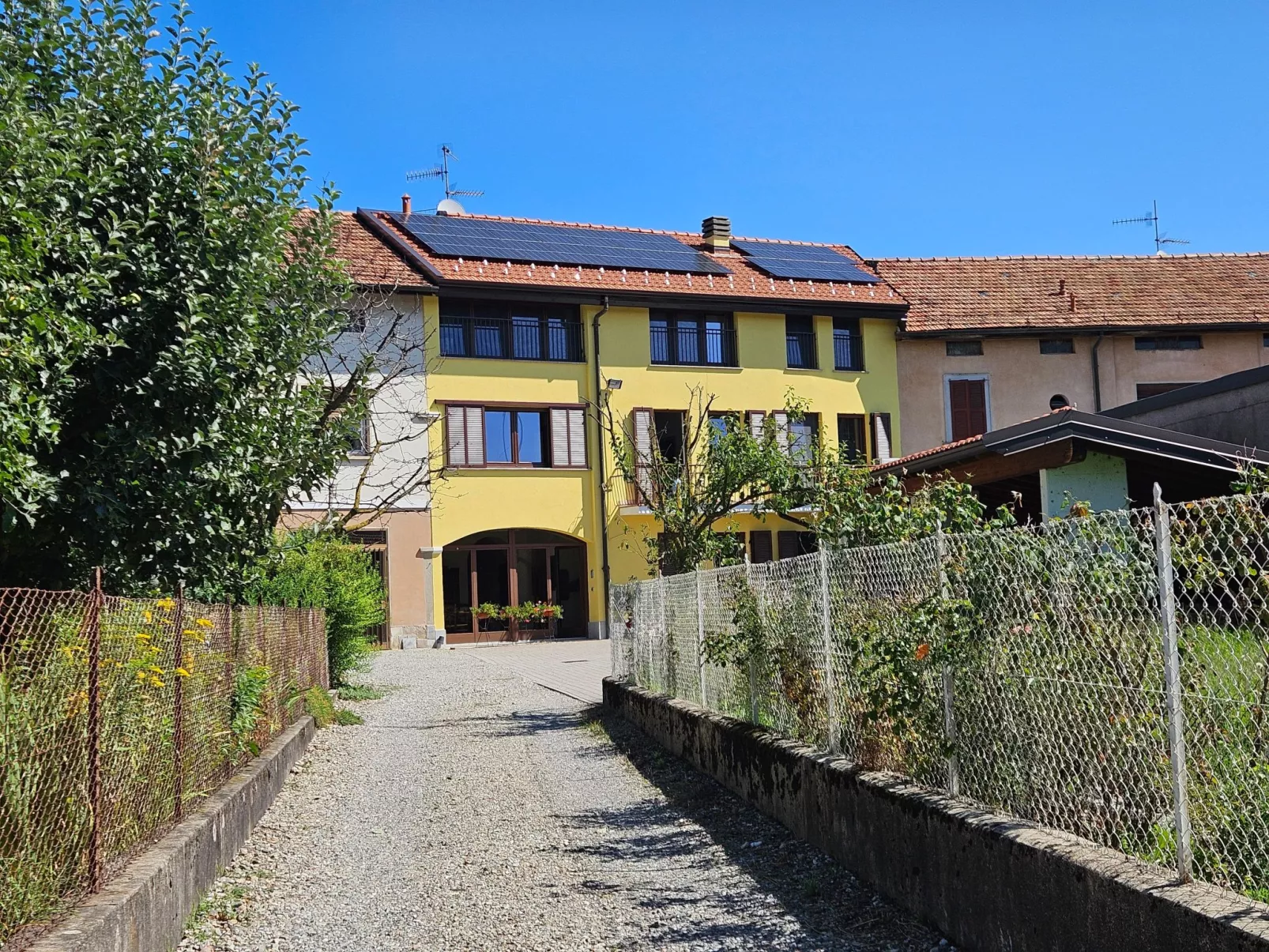 Zwischen Seen und Hügeln in Pina by Holiday World-Buiten