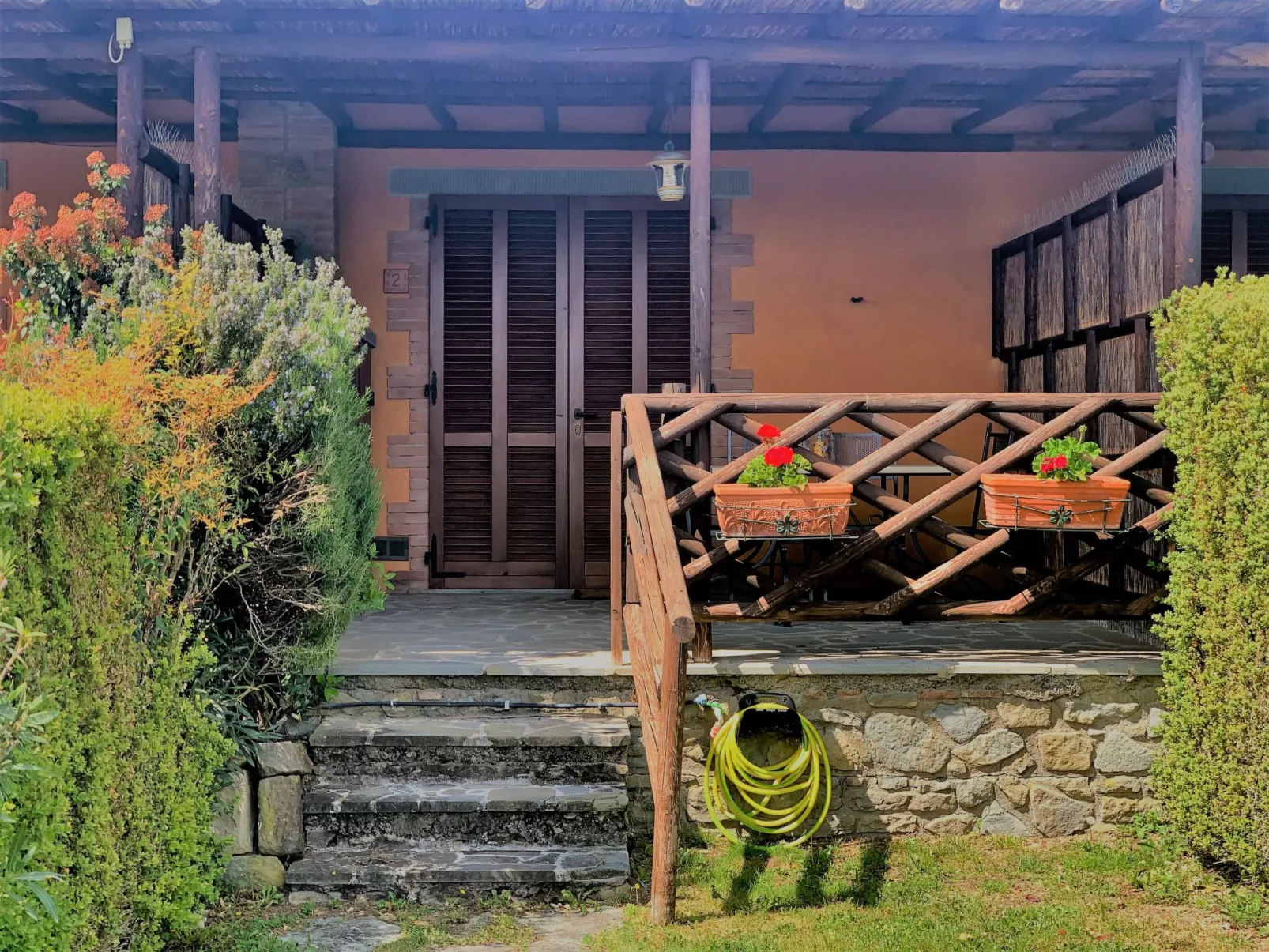 Wohnung in Sanguineto mit privatem Parkplatz-Buiten