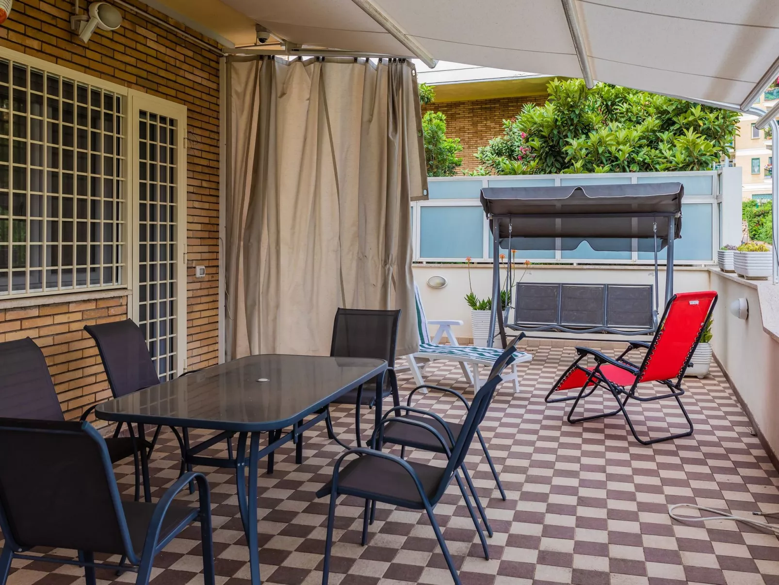 Wohnung mit großer Terrasse-Image-tags.info