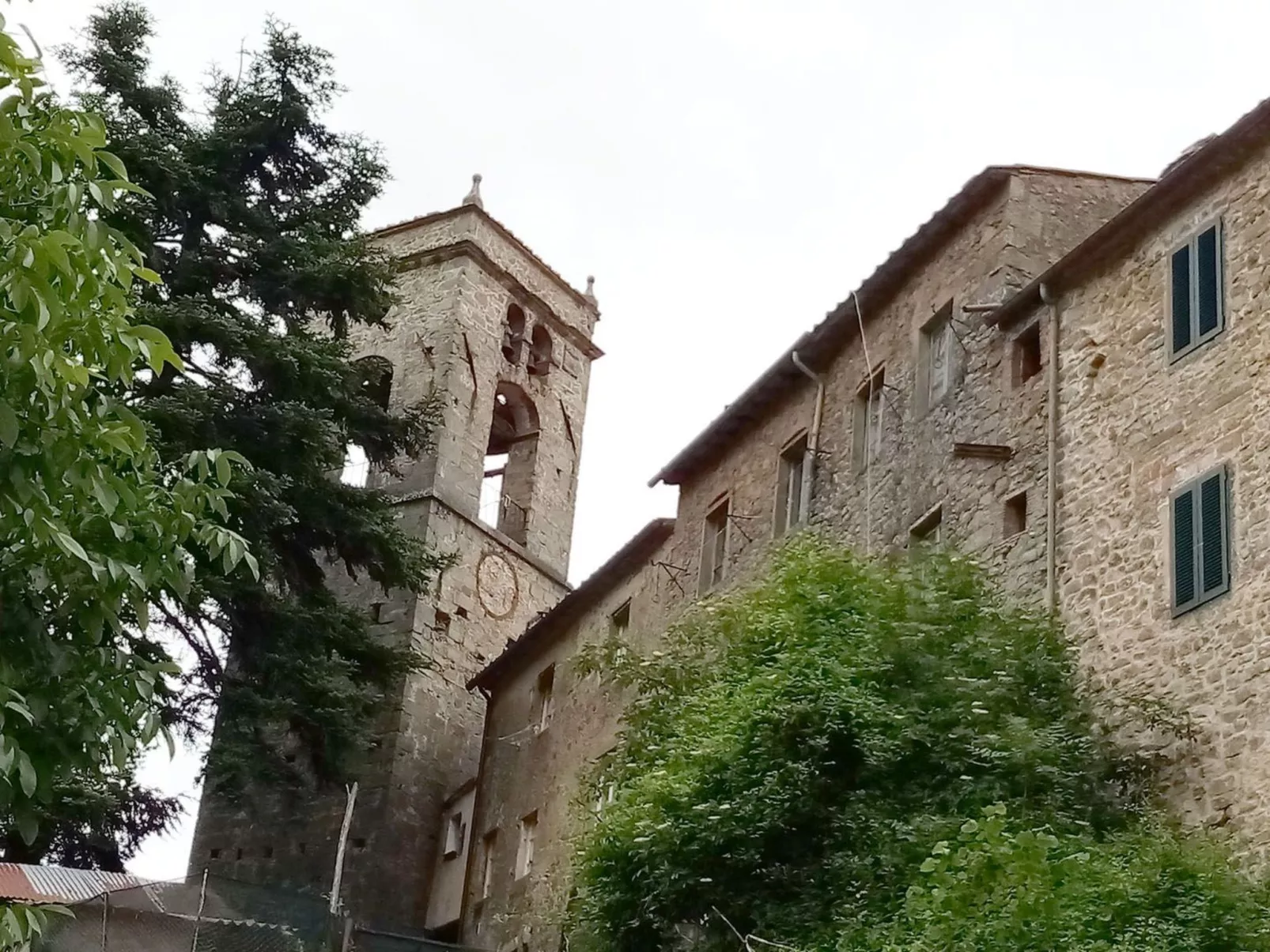 Haus inmitten der Natur mit Schwimmbad-Image-tags.info