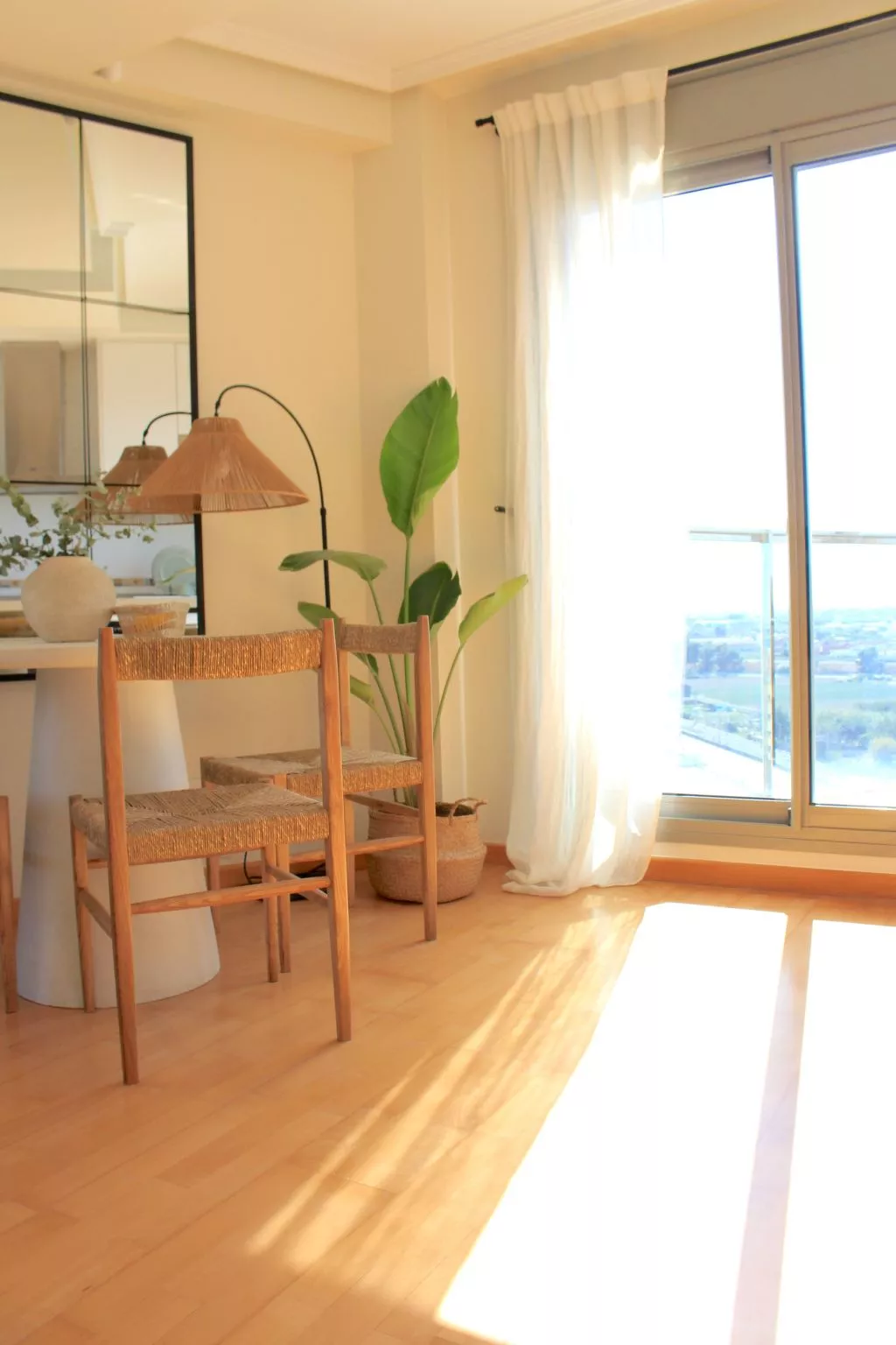 Luxuriöse Wohnung mit 1 Schlafzimmer, Balkon und Pool-Binnen