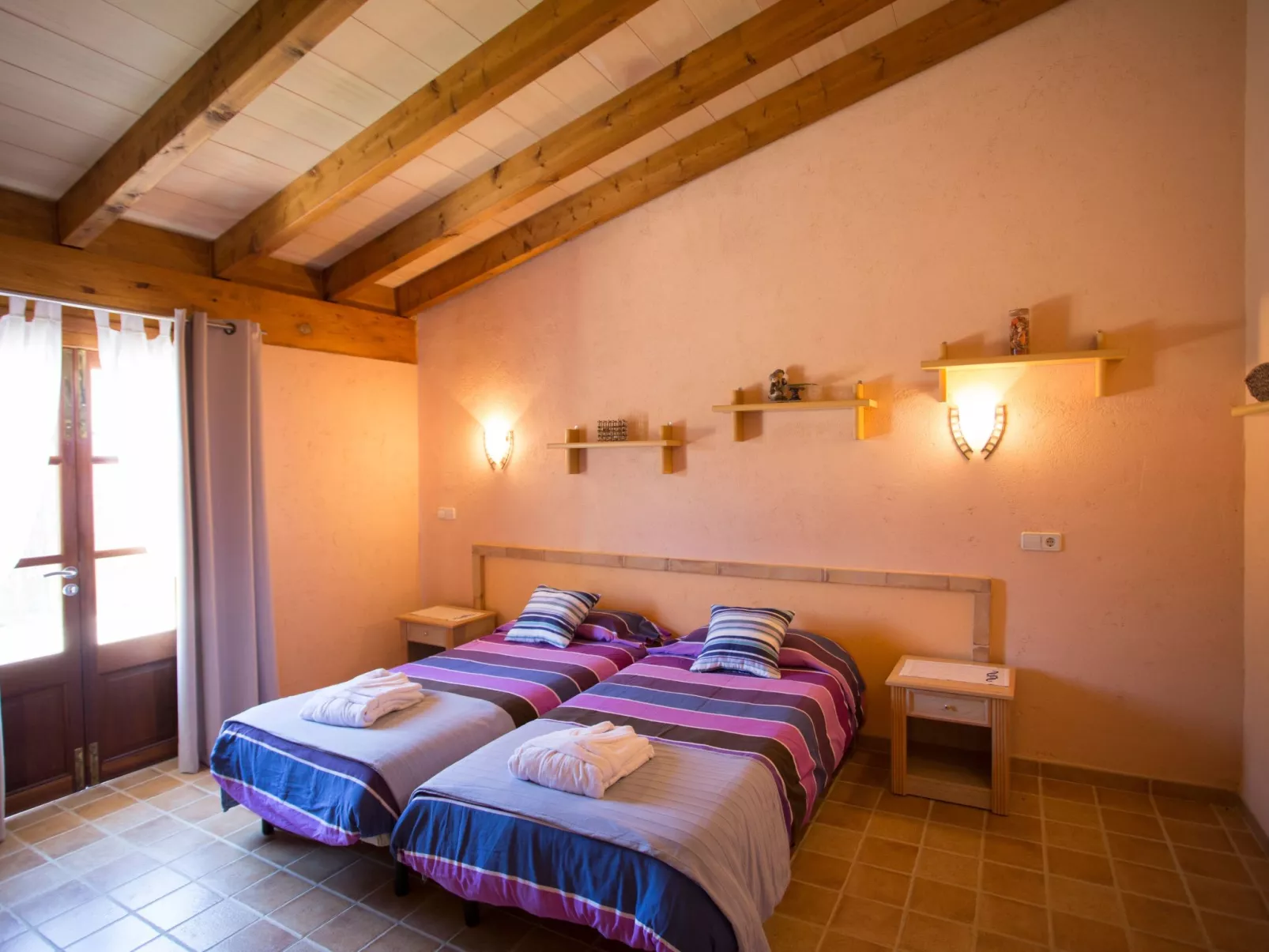 Finca mit Tennisplatz und Schwimmbad-Binnen