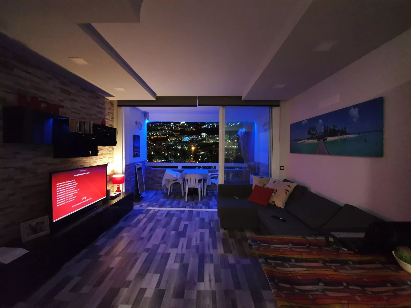 Schöne und romantische Aussichten bei Tag und Nacht-Binnen