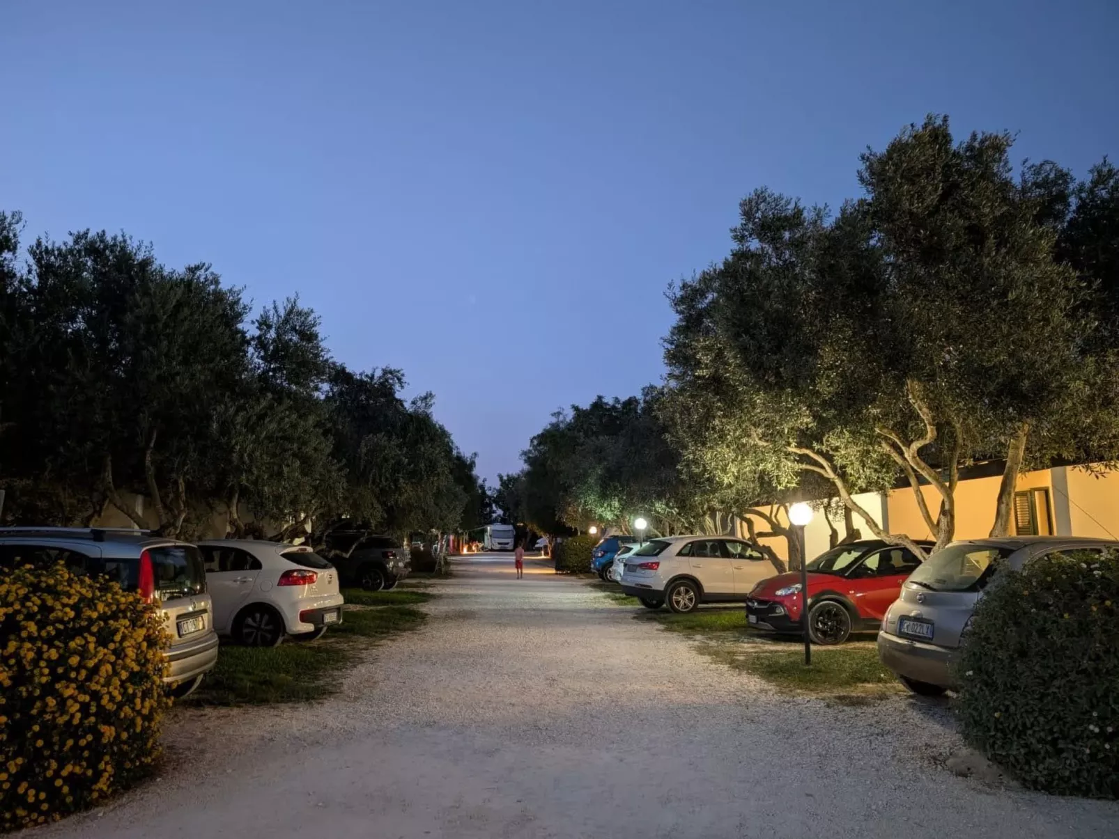 In Marsala mit Terrasse, gemeinschaftlichem Pool und Grill-Buiten
