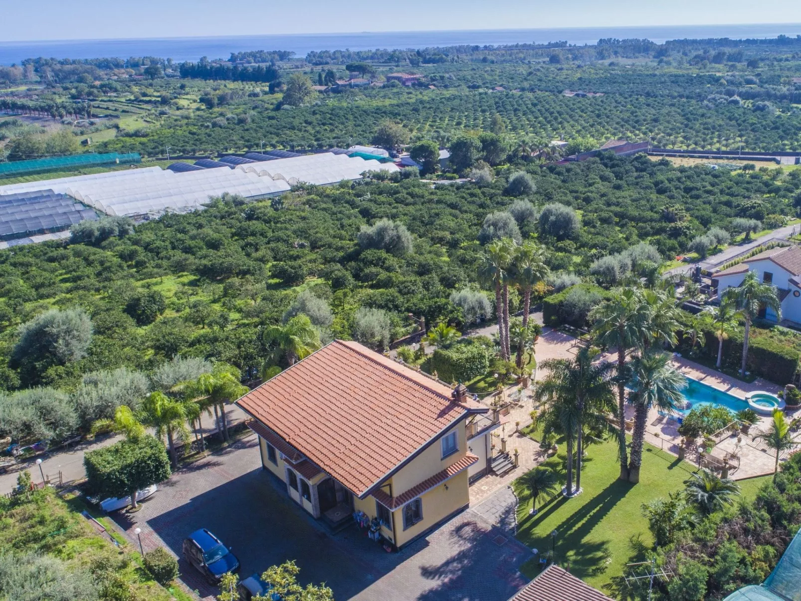 Für 10 Personen in Fiuefreddo di Sicilia, Sizilien (Ostküste von Sizilien)-Image-tags.info