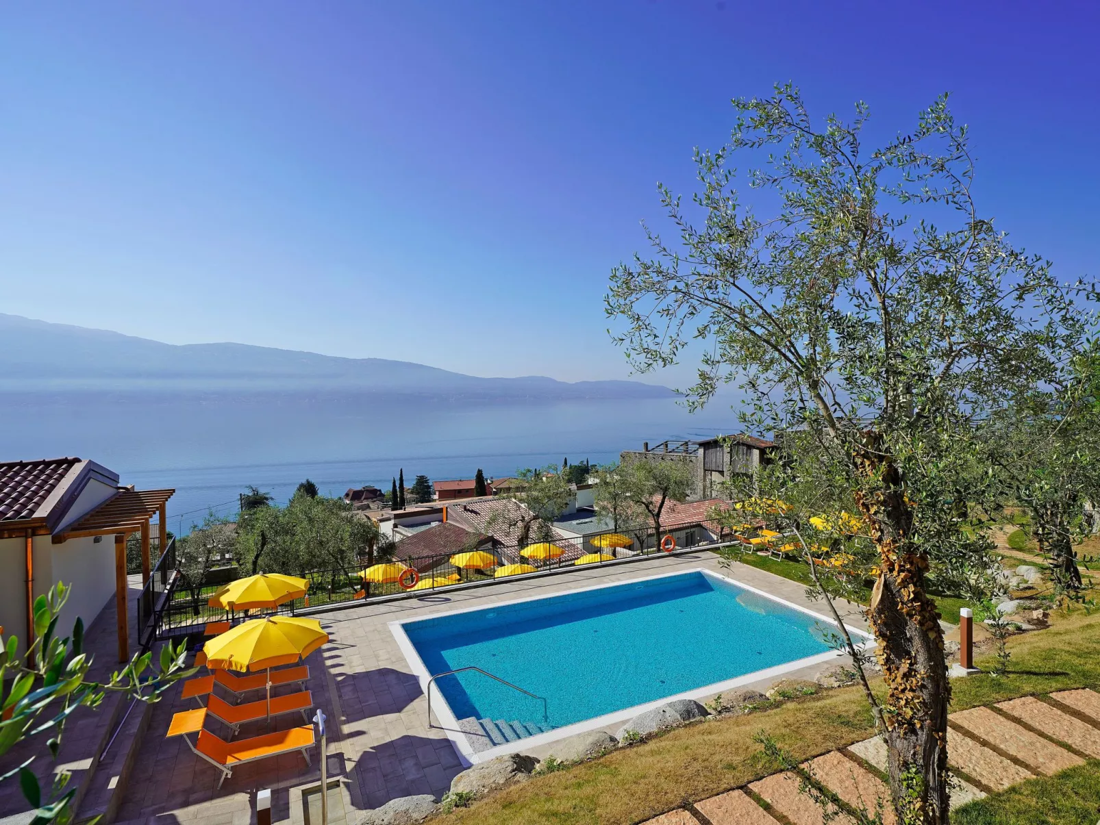 Residence Dany Drei-Zimmer-Wohnung 6 Betten-Buiten