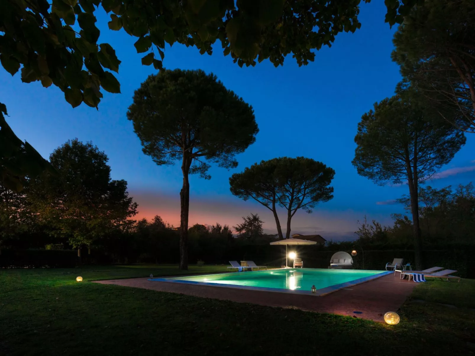 Villa mit Garten und privatem Pool-Buiten