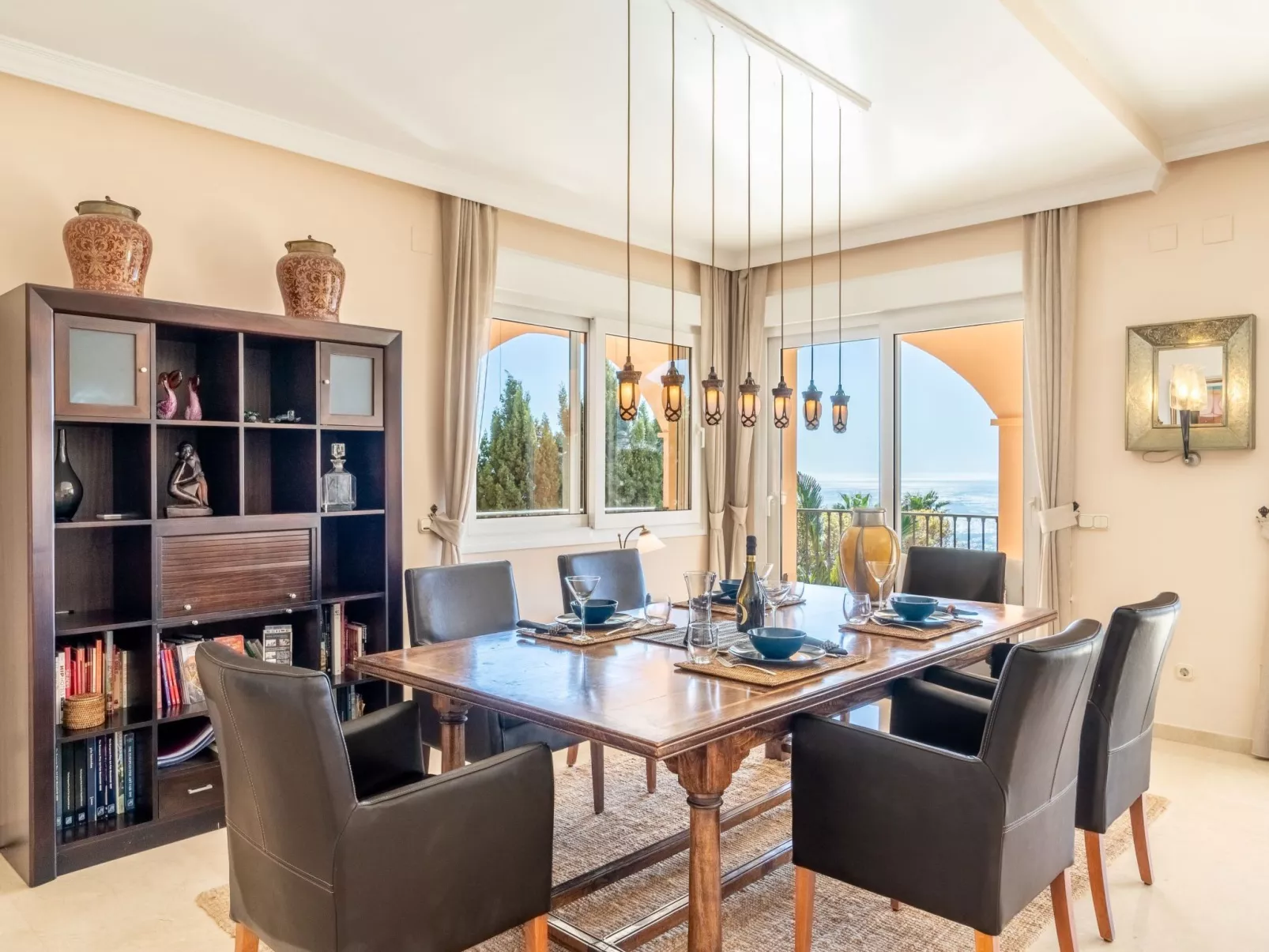 Luxuriöse Villa mit beheiztem Pool und Whirlpool-Binnen