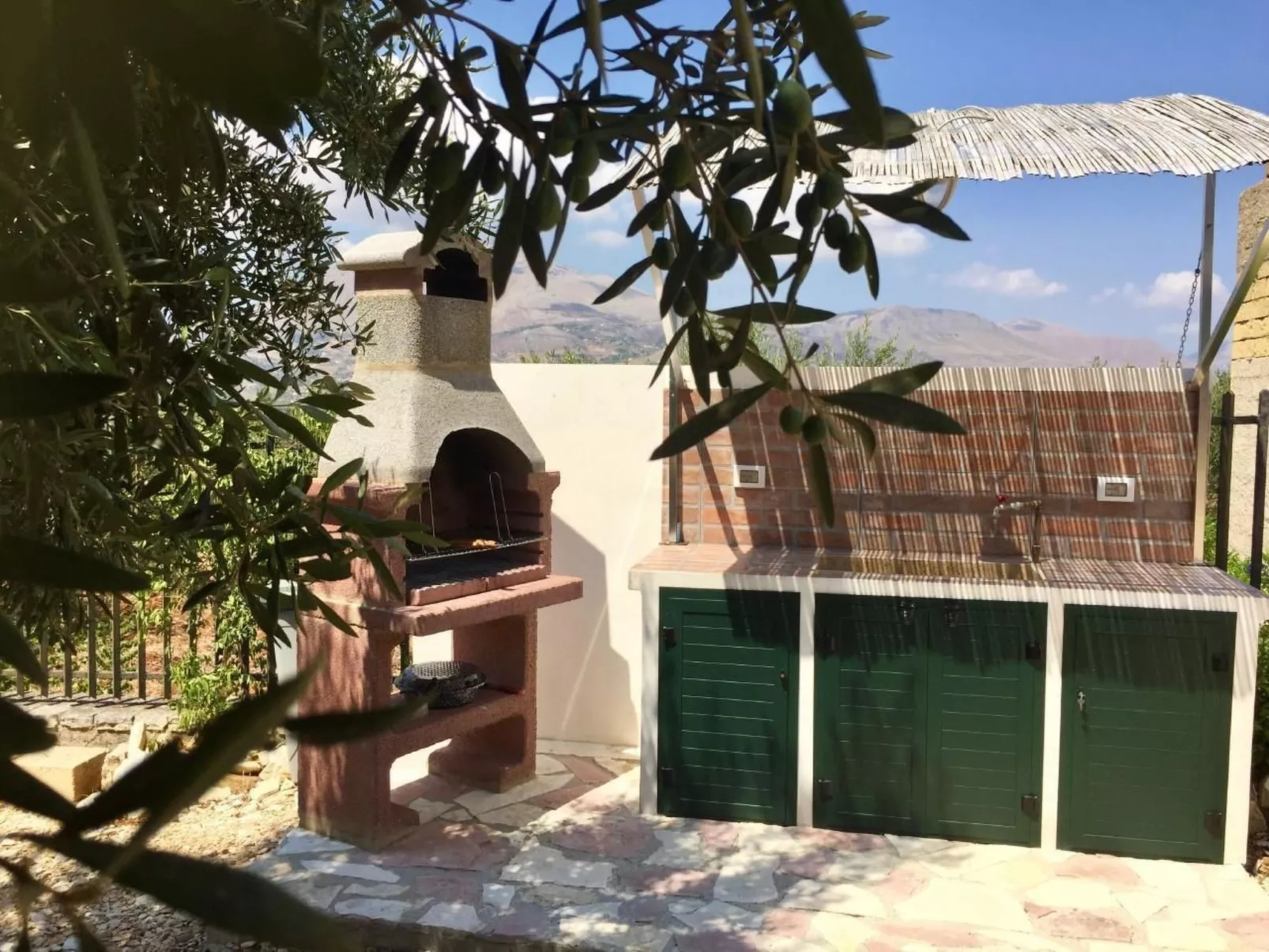 In Castellammare Del Golfo mit Großem Garten und Panoramablick-Buiten